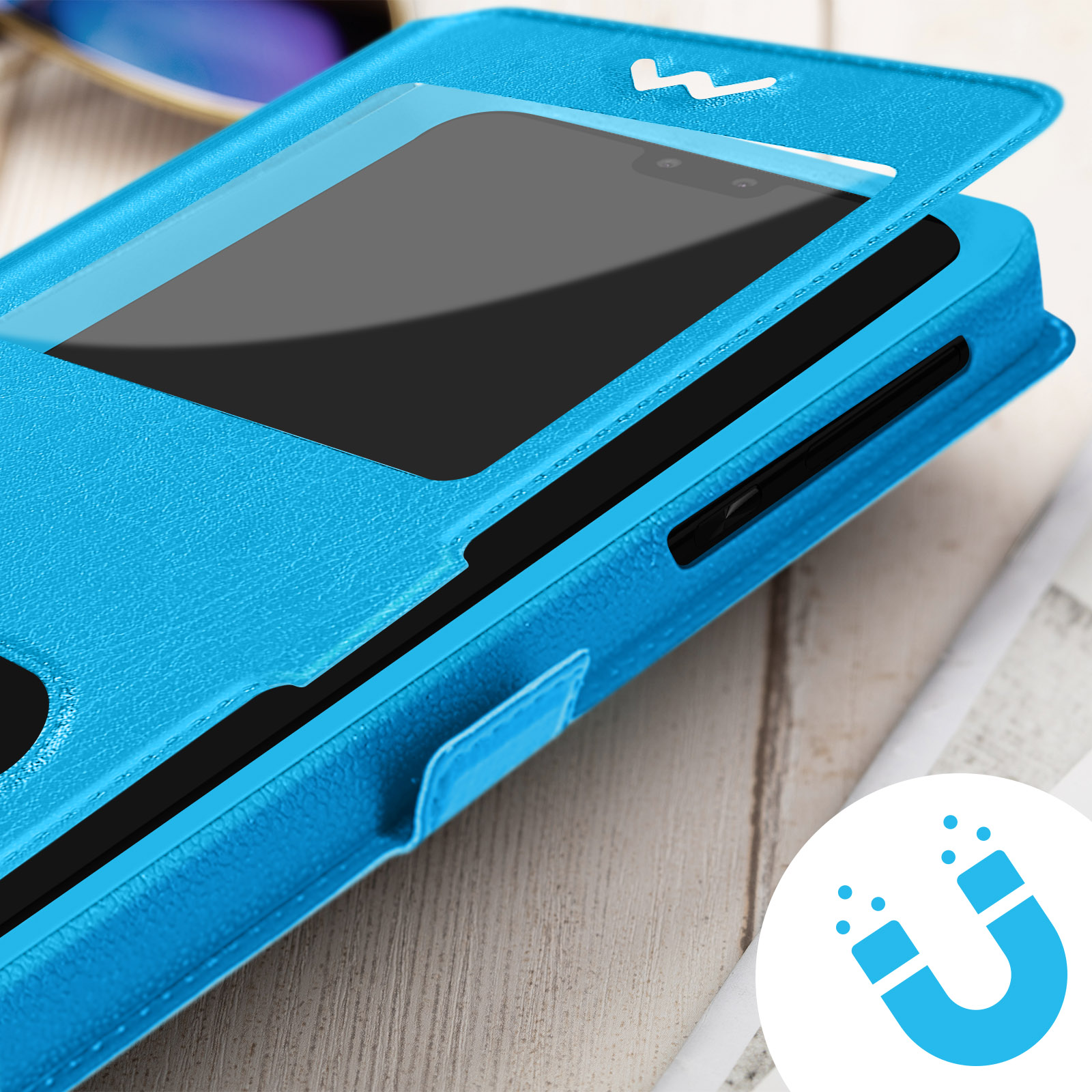 Custodia blu per telefono con telefono all'interno, simbolo magnetico.