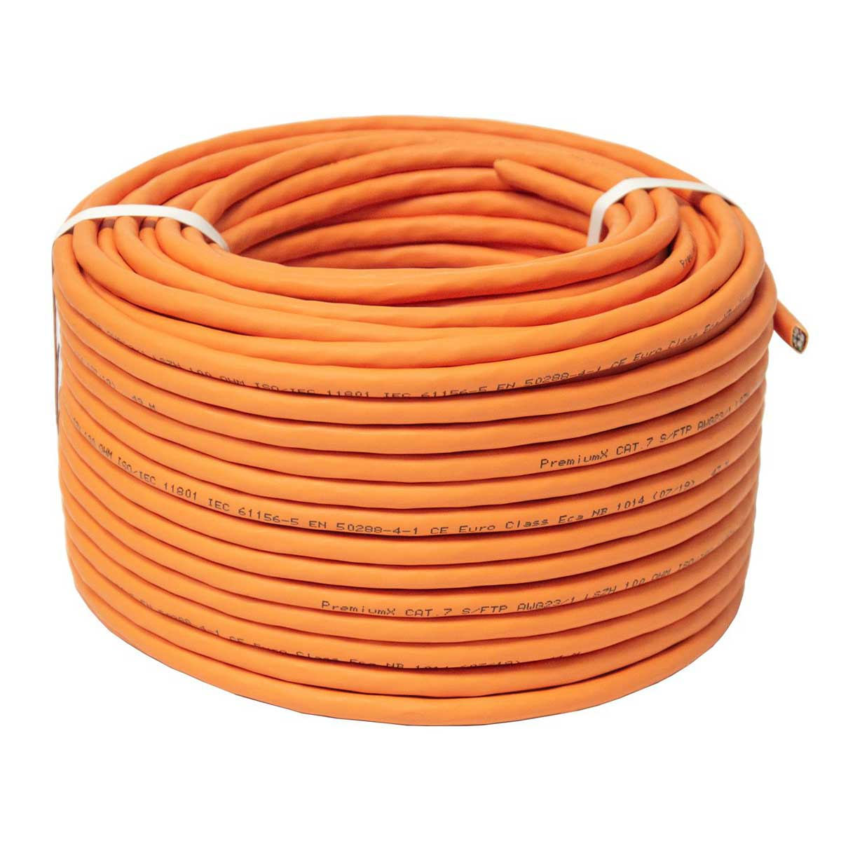 Eine eng gewickelte orangefarbene Kabelrolle mit weißem Klebeband.