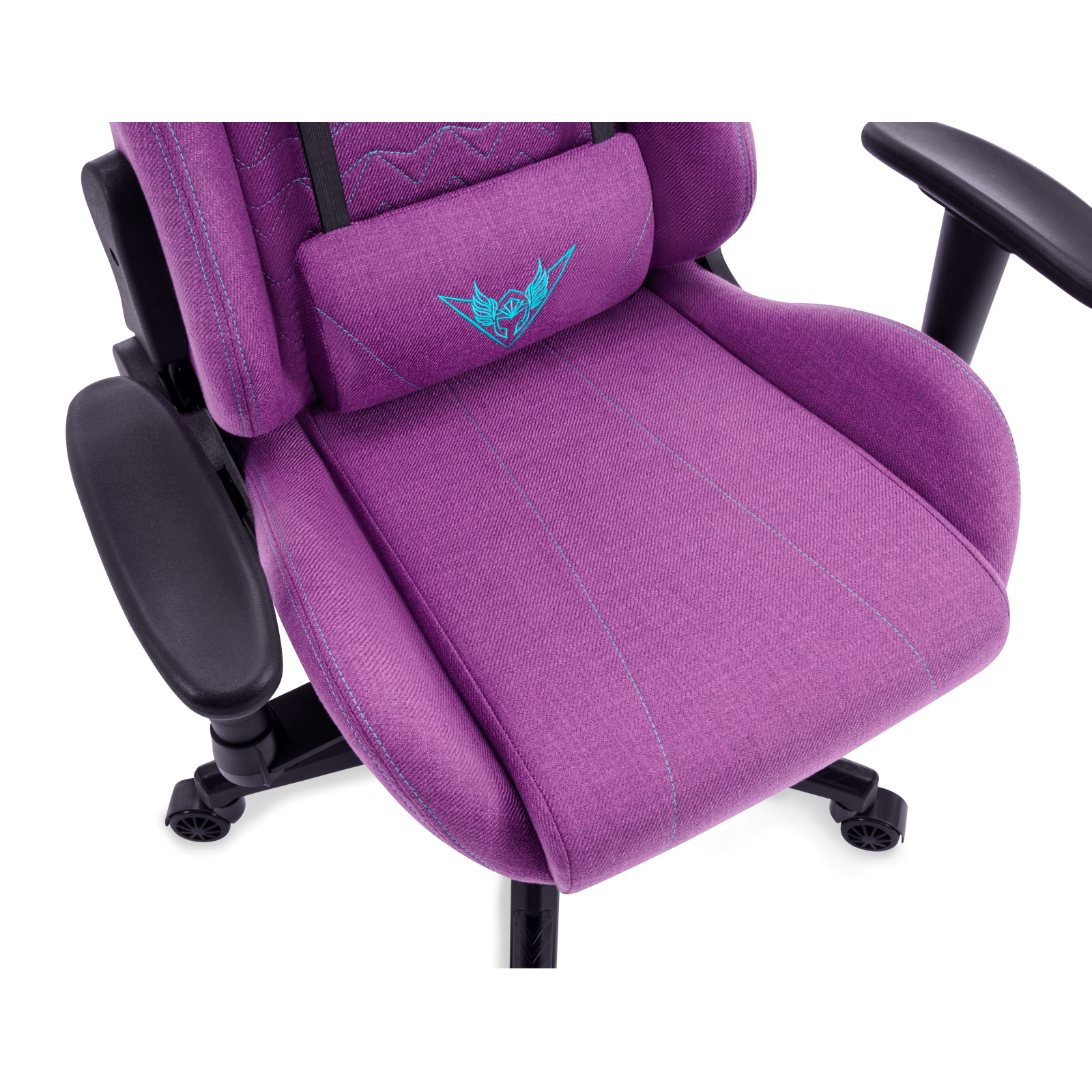 Una silla gamer morada con un logotipo en el reposacabezas.