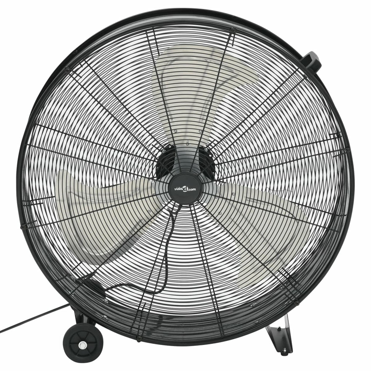 Un grande ventilatore nero con una gabbia e pale metalliche, e una base nera.