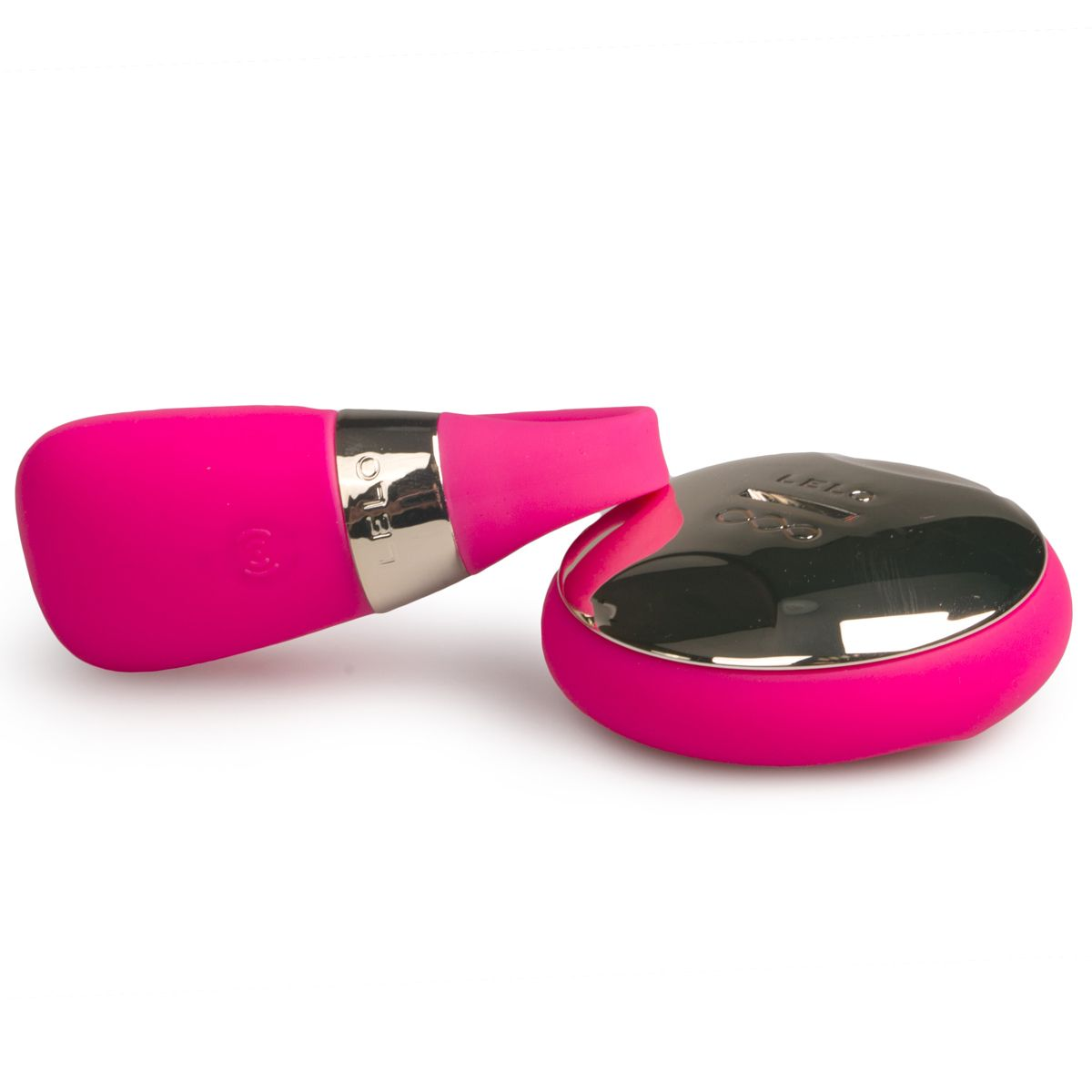Ein rosa Vibrator mit gebogenem Kopf und silbernem Sockel. Er liegt auf weißem Grund.