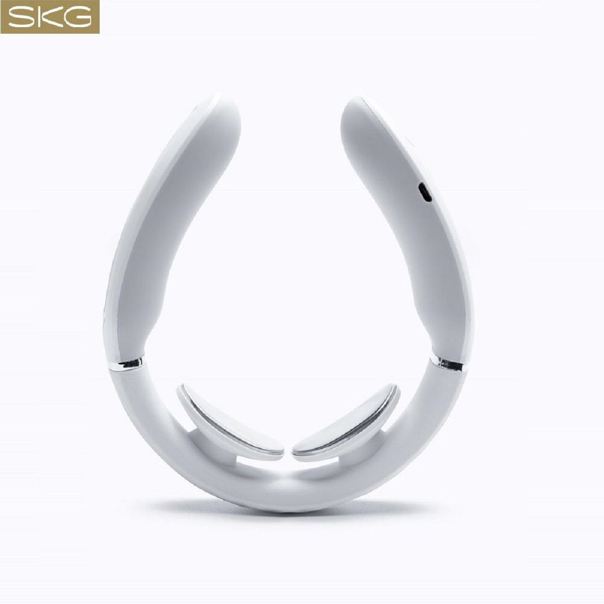 Massaggiatore per il collo bianco. Il dispositivo è a forma di U, con due cuscinetti. Sfondo bianco.
