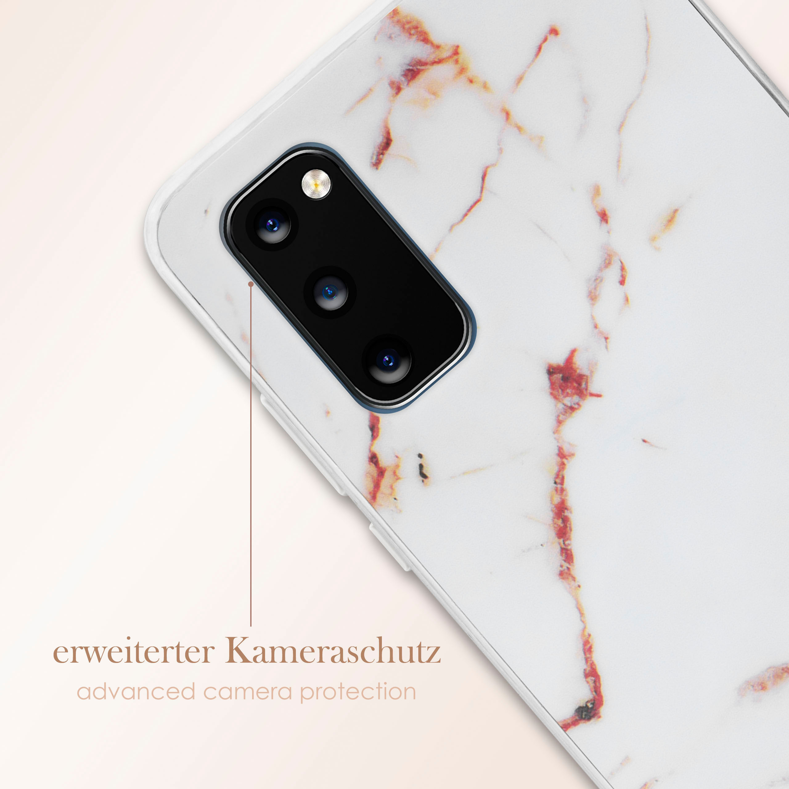 Nahaufnahme einer weißen Marmor-Handyhülle mit rotem Muster und Kameralinse.