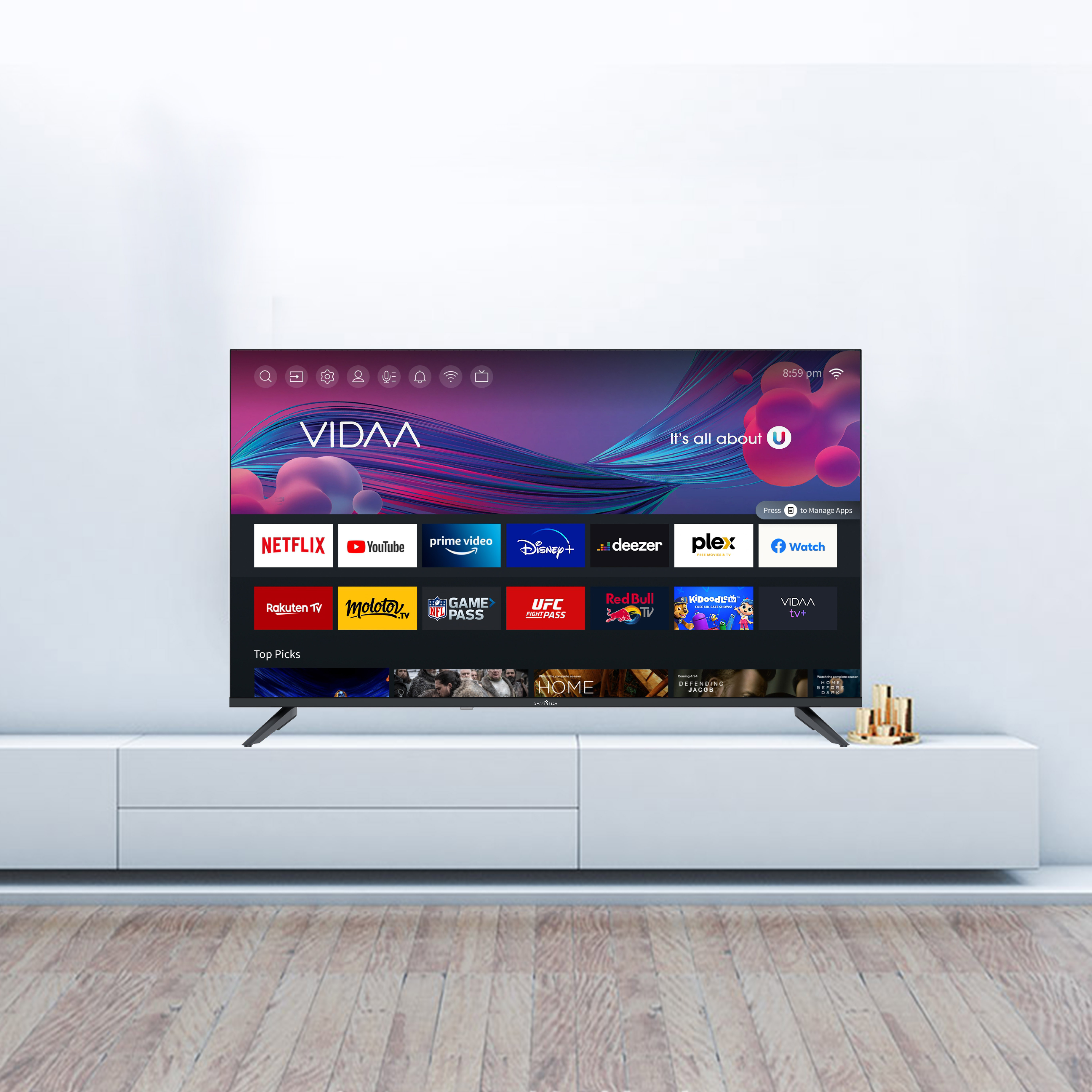 Duży telewizor wyświetlający inteligentny interfejs z kilkoma aplikacjami, na białej szafce.