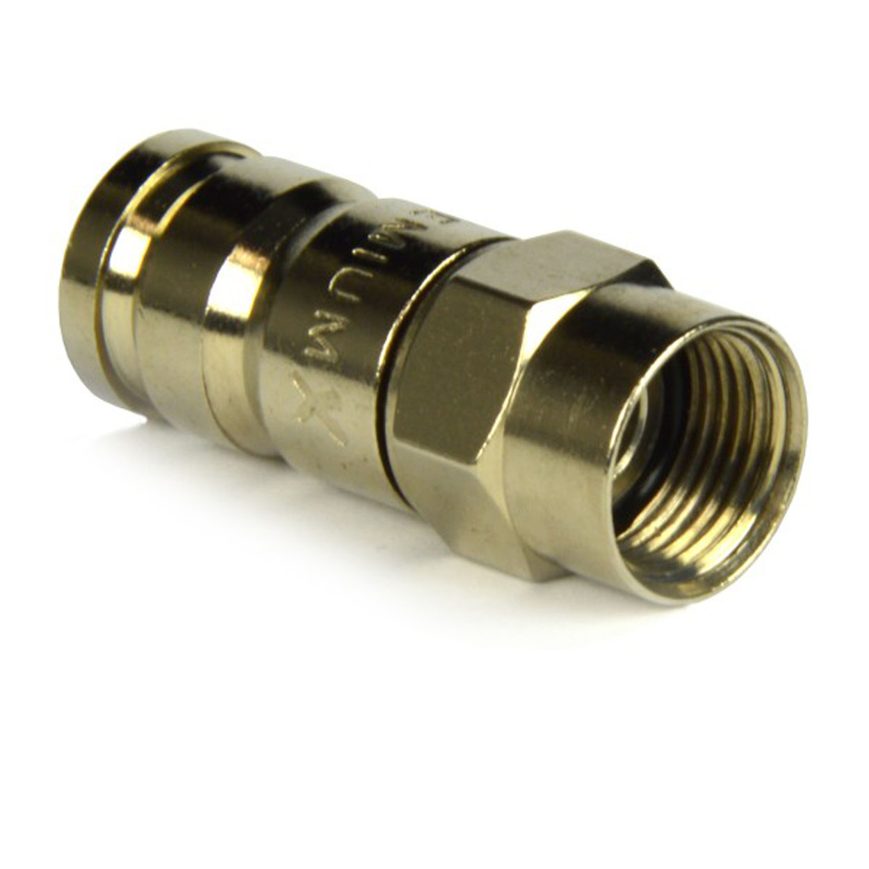Ein silberner F-Stecker mit einem Gewindeende und einem strukturierten Körper, isoliert auf weißem Hintergrund.