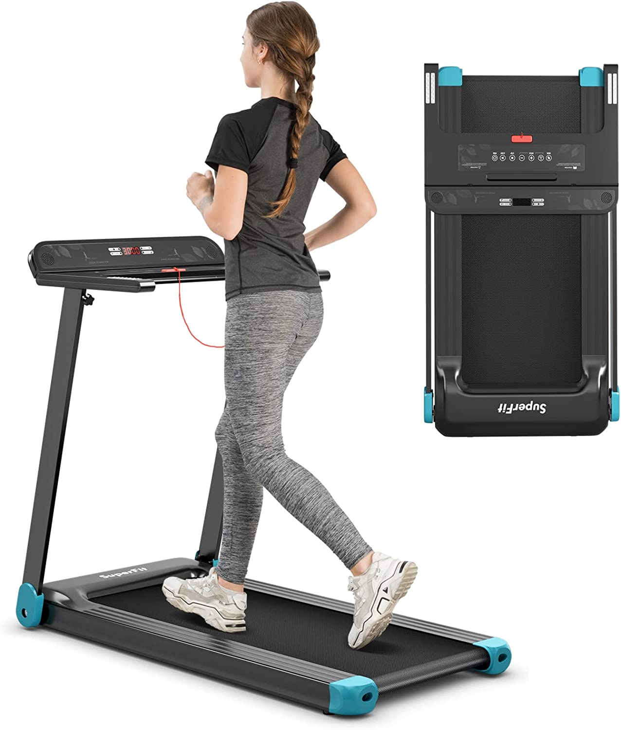 Frau läuft auf einem Laufband. Laufband ist schwarz und blau. Ein anderes Laufband ist im Hintergrund zusammengeklappt.