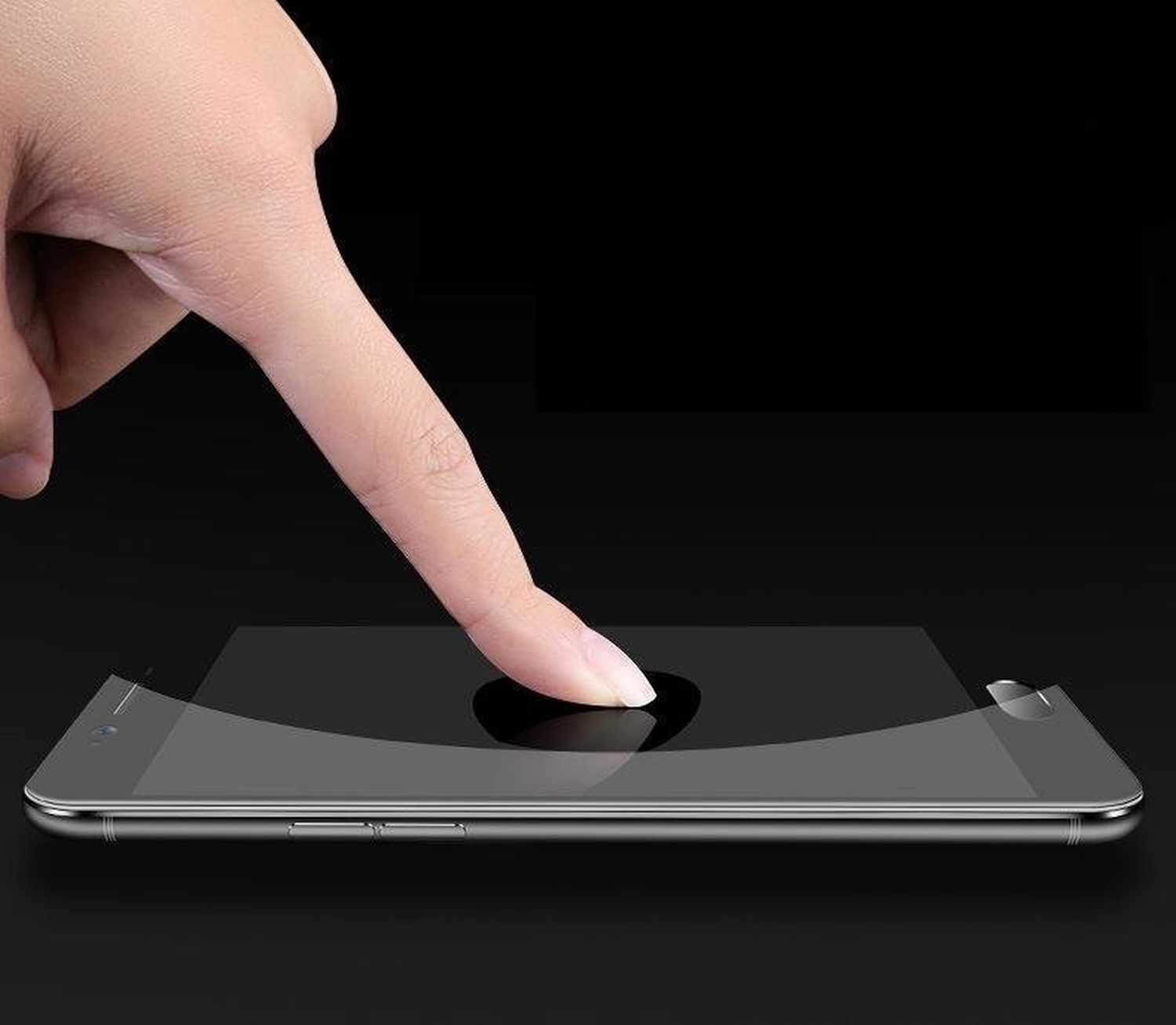 Ein Finger berührt einen Telefonbildschirm. Der Bildschirm zeigt ein schwarzes Bild. Der Hintergrund ist schwarz.