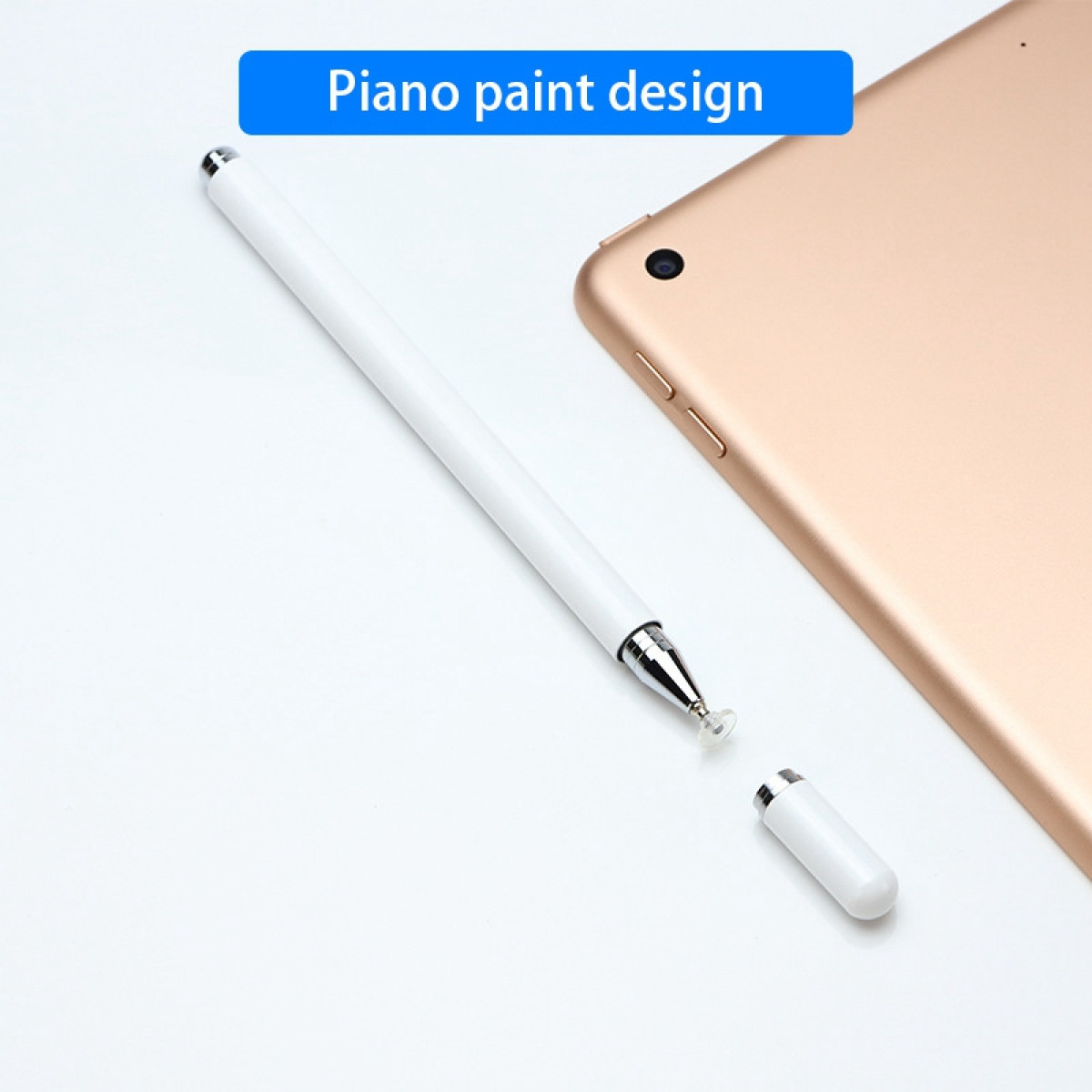 Weißer Stift mit Metallspitze und Kappe neben einem goldenen Tablet auf weißem Untergrund, Textoverlay.