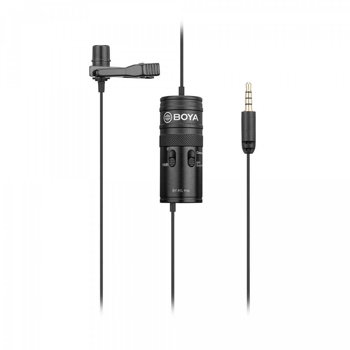 Czarny mikrofon z klipsem i wtyczką. Posiada etykietę 'BOYA' i kabel.