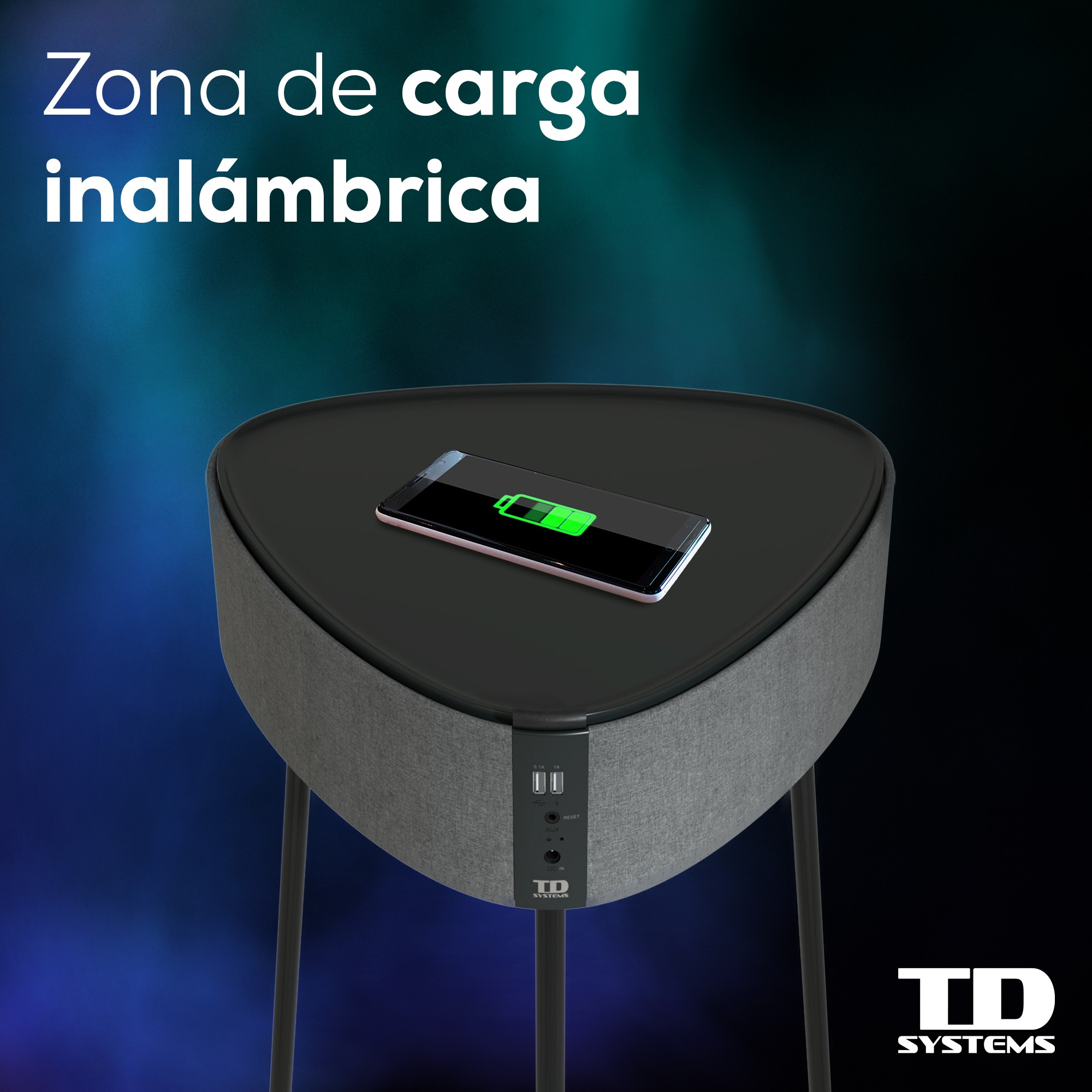 Una mesa auxiliar negra y gris con un teléfono cargándose encima, contra un fondo azul oscuro y verde.