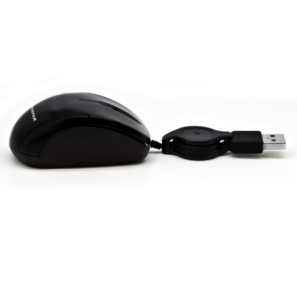 Ratón negro con un cable retráctil negro. El ratón está sobre un fondo blanco.
