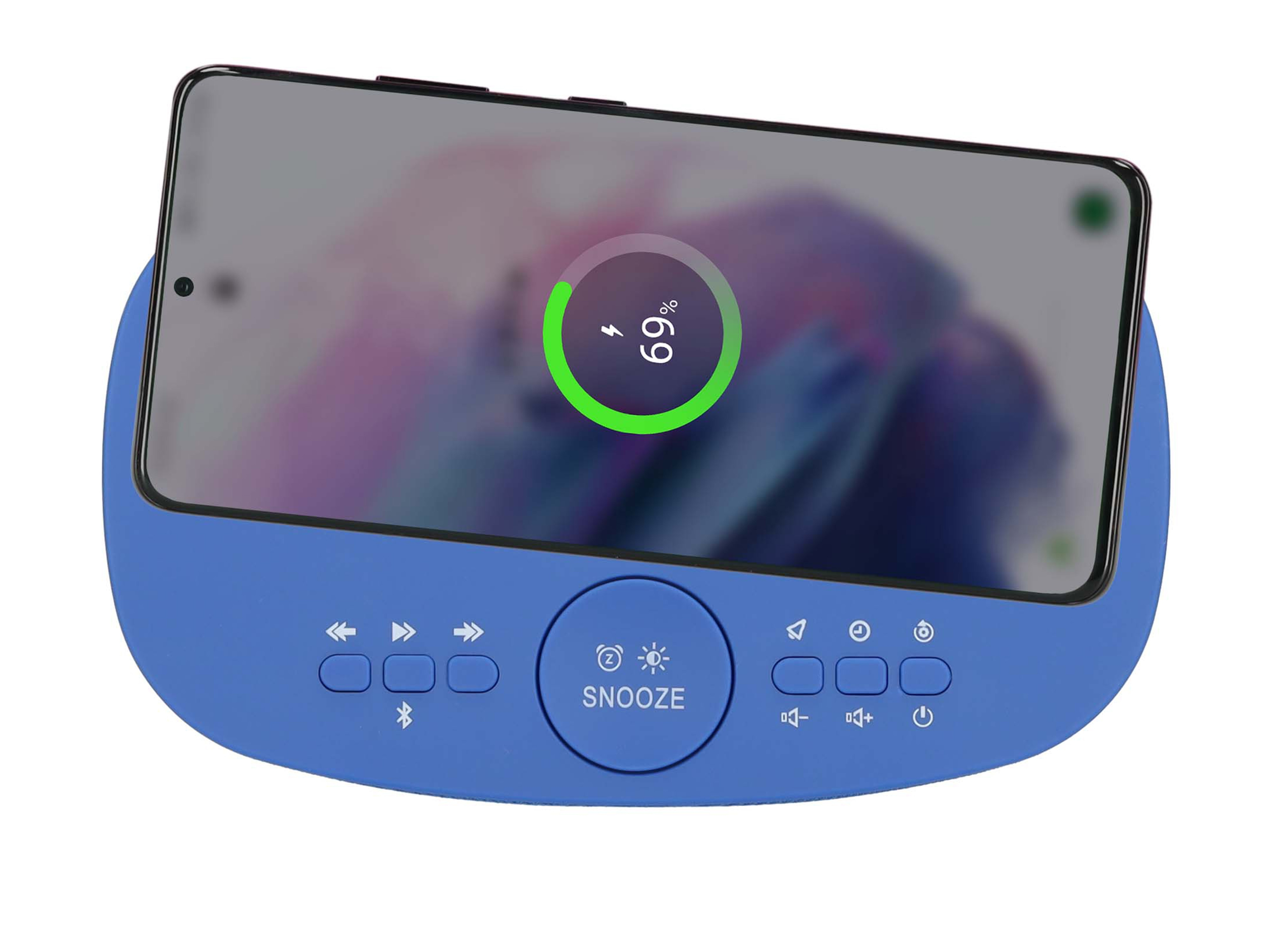 Blauer Wecker mit Smartphone, das zu 69% geladen wird.
