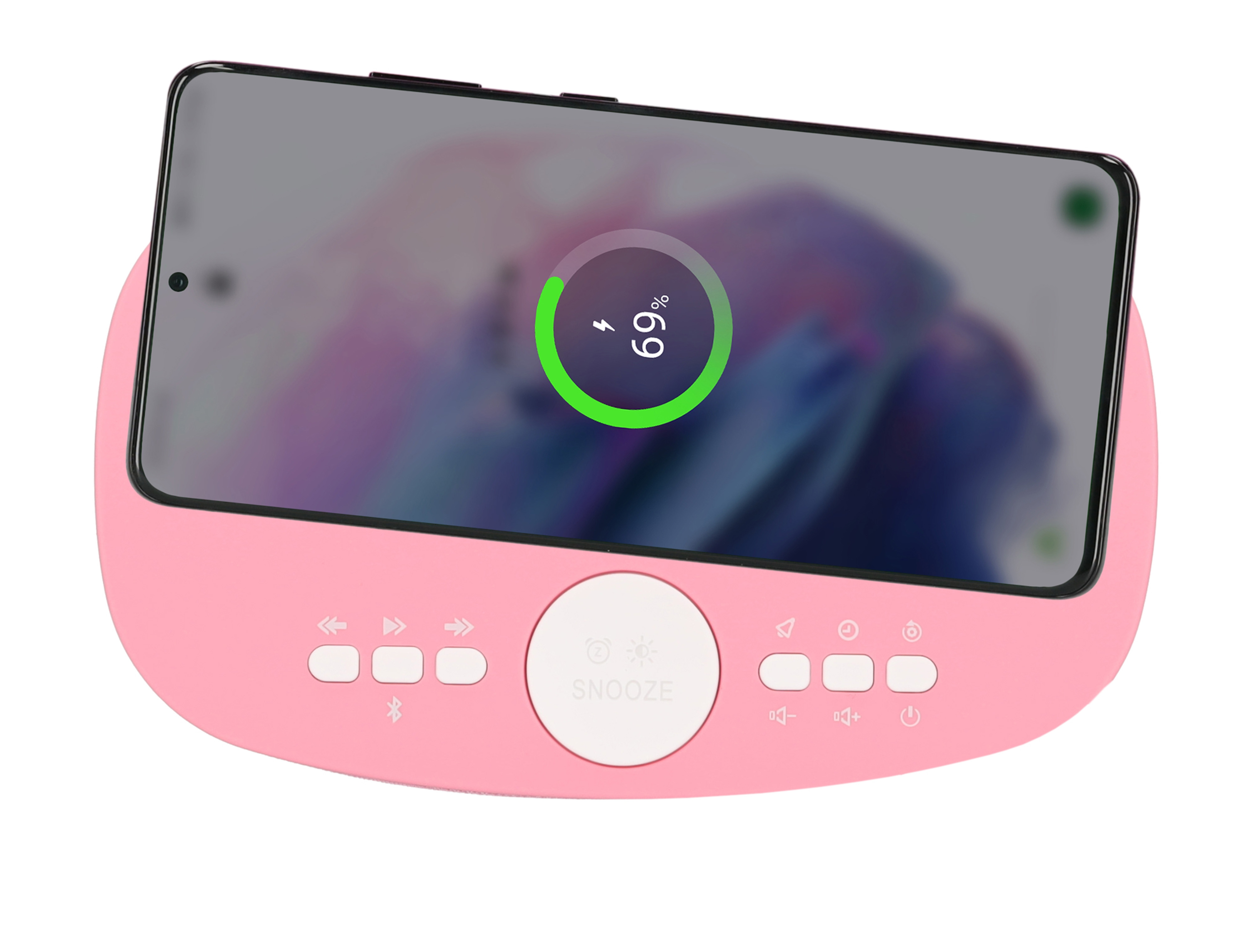 Rosa Wecker mit einem Telefon, das oben aufgeladen wird. Das Telefon zeigt 69% Ladeanzeige.