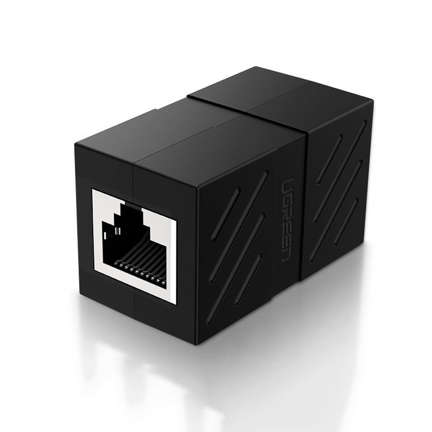 Schwarzer UGREEN Ethernet-Adapter mit RJ45-Anschluss und weiß glänzender Oberfläche.