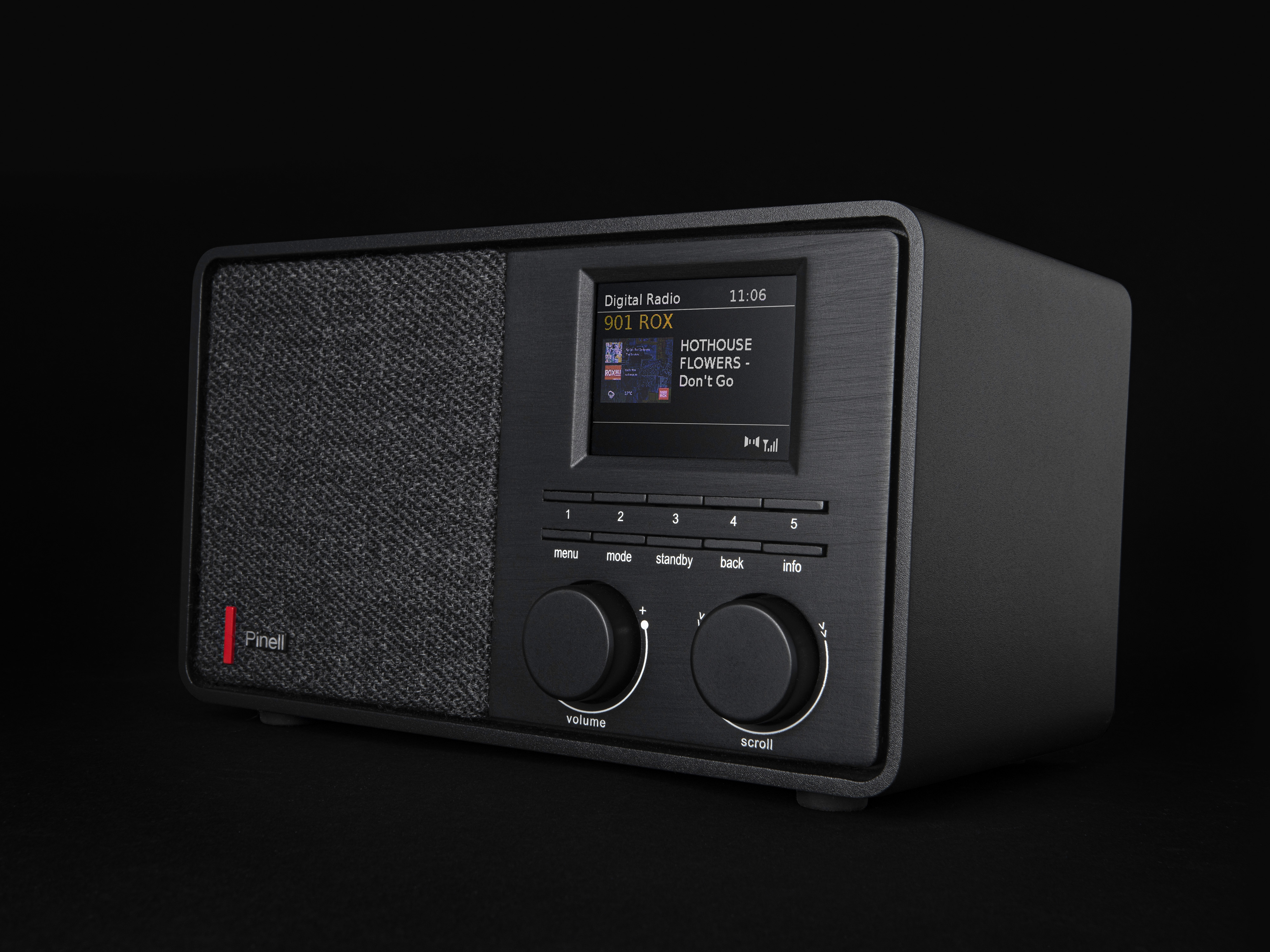 Radio digitale nera con schermo. Pulsanti per menu, modalità, standby e info.