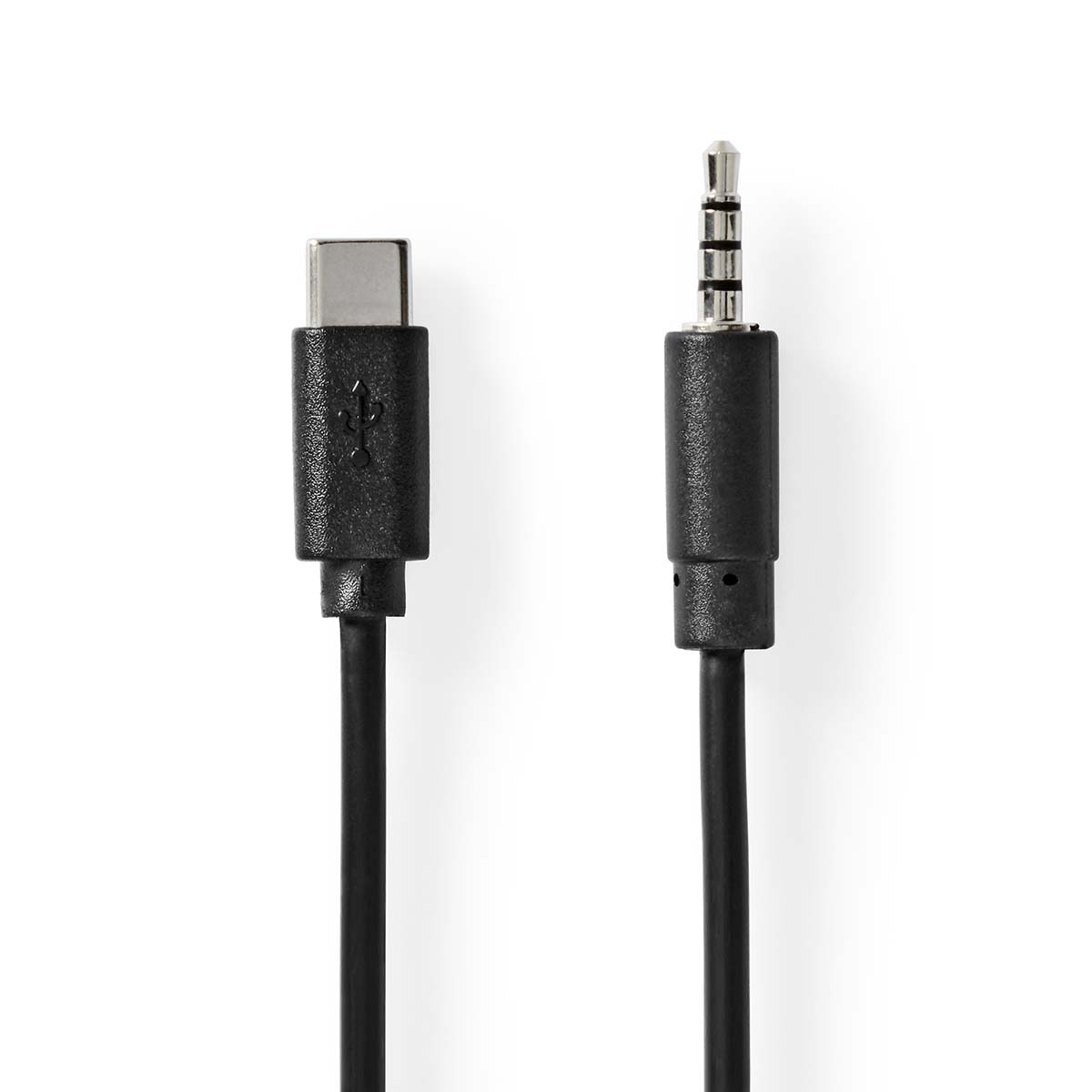 Un cavo USB-C nero e un cavo jack audio da 3,5 mm nero sono posizionati su uno sfondo bianco.