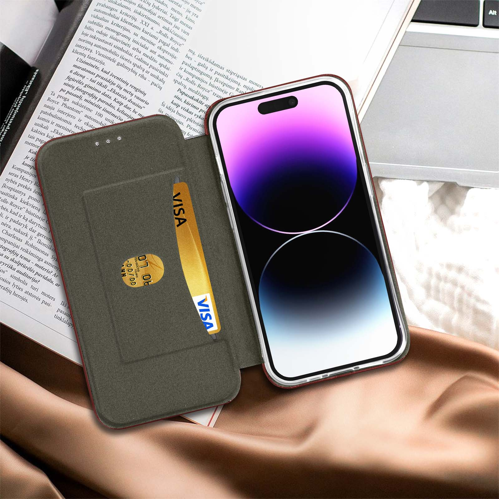 Telefono con porta carte e carta Visa. Il telefono è rosso e nero.