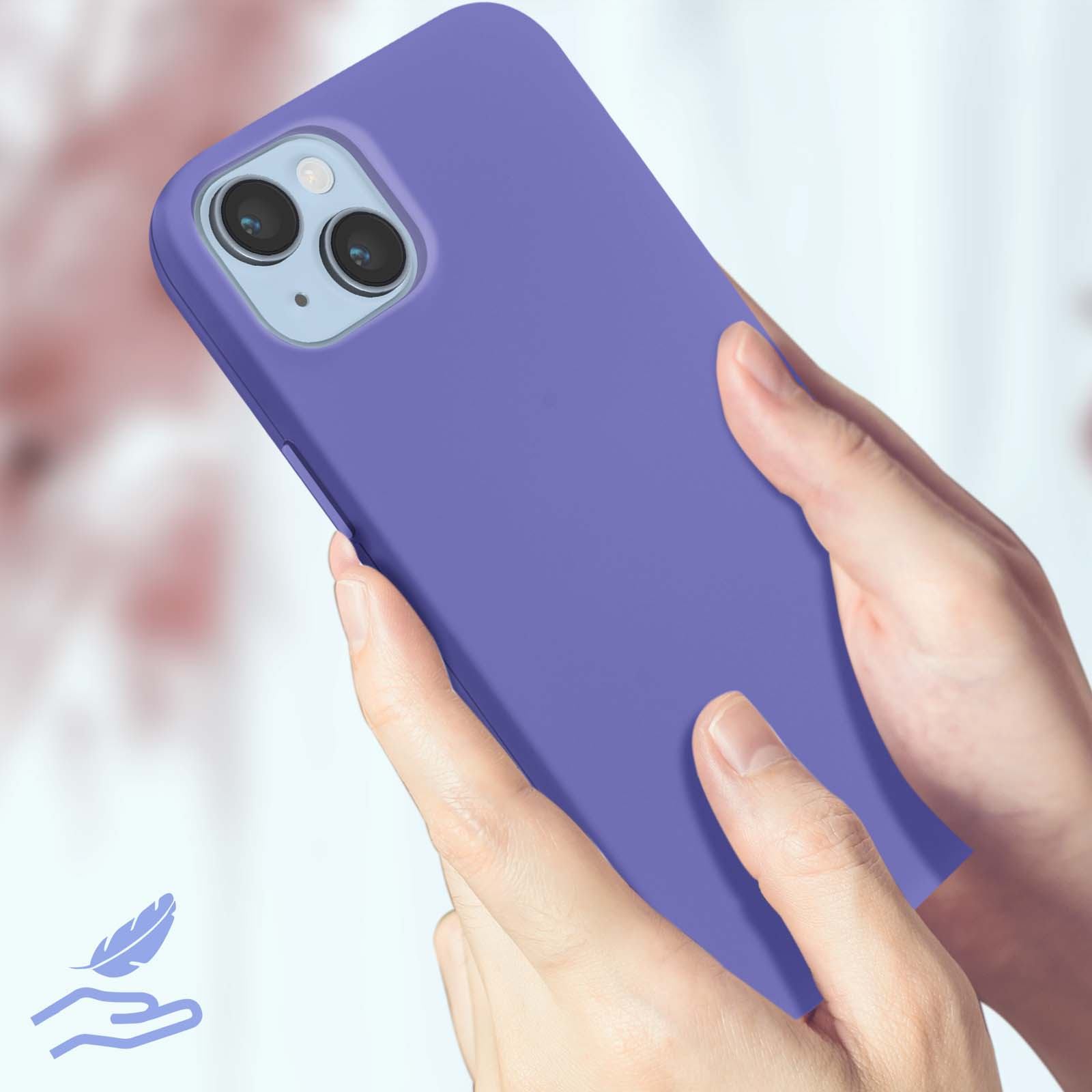 Handen houden een paarse telefoonhoes vast met een uitsparing voor de camera.