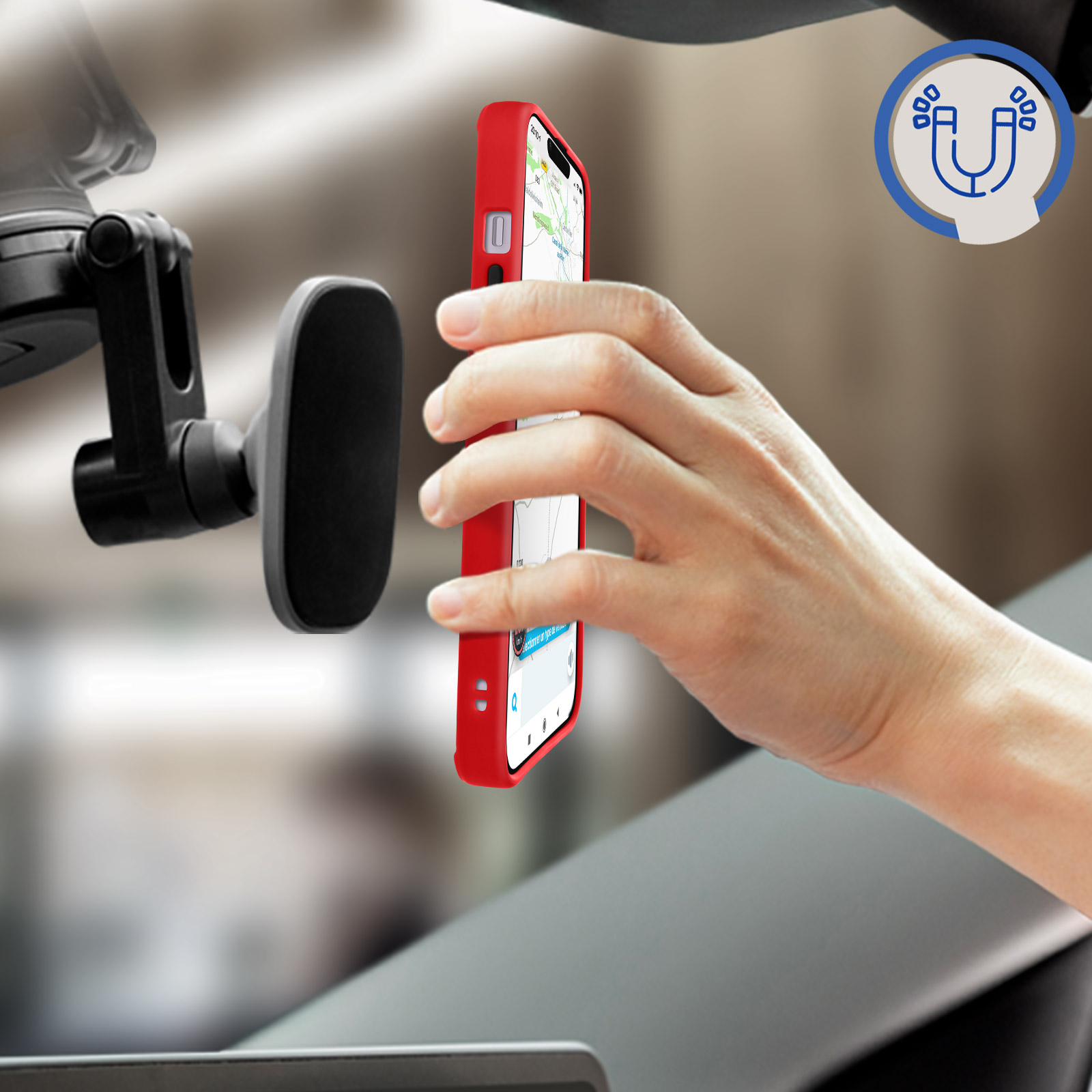 Main plaçant un téléphone rouge dans un support de voiture, avec un symbole d'aimant, contre l'intérieur.