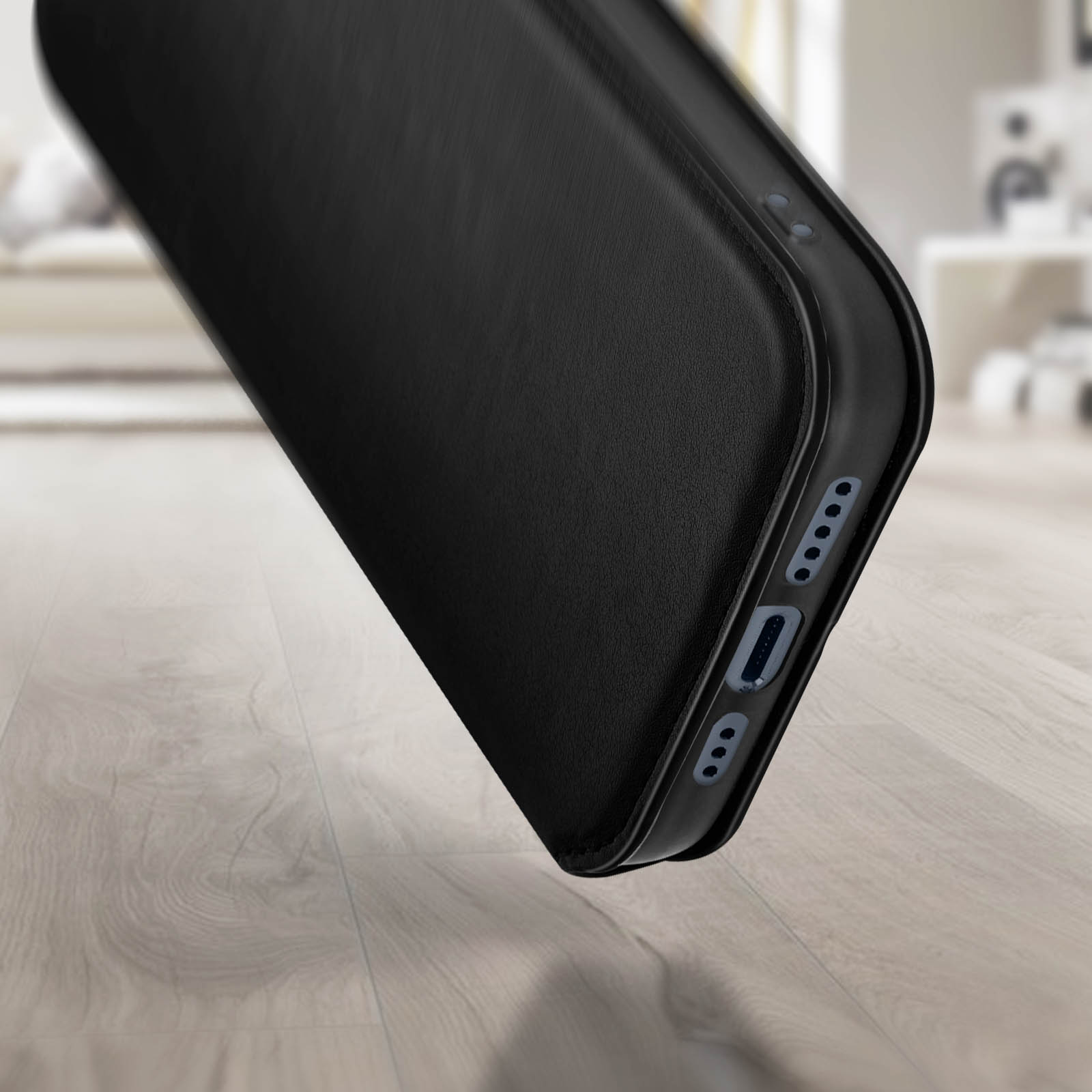Zwarte telefoonhoes. De hoes is een gesloten folio-ontwerp, met een gladde, lederachtige textuur.