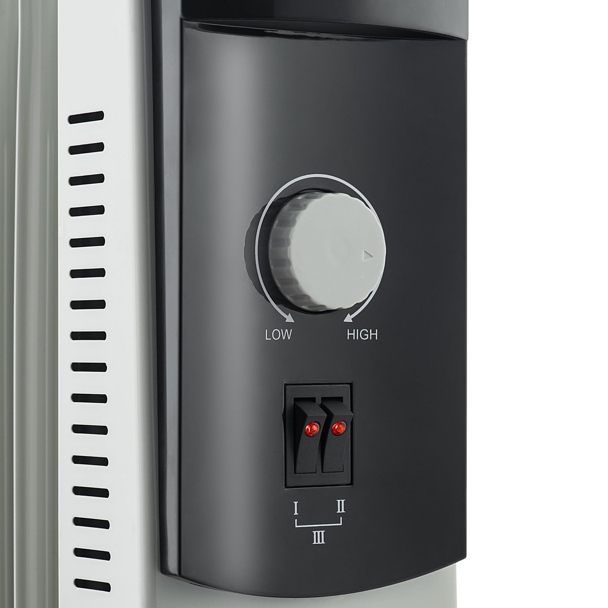 Primer plano de un panel de control con un dial etiquetado 'LOW' y 'HIGH' y dos interruptores.