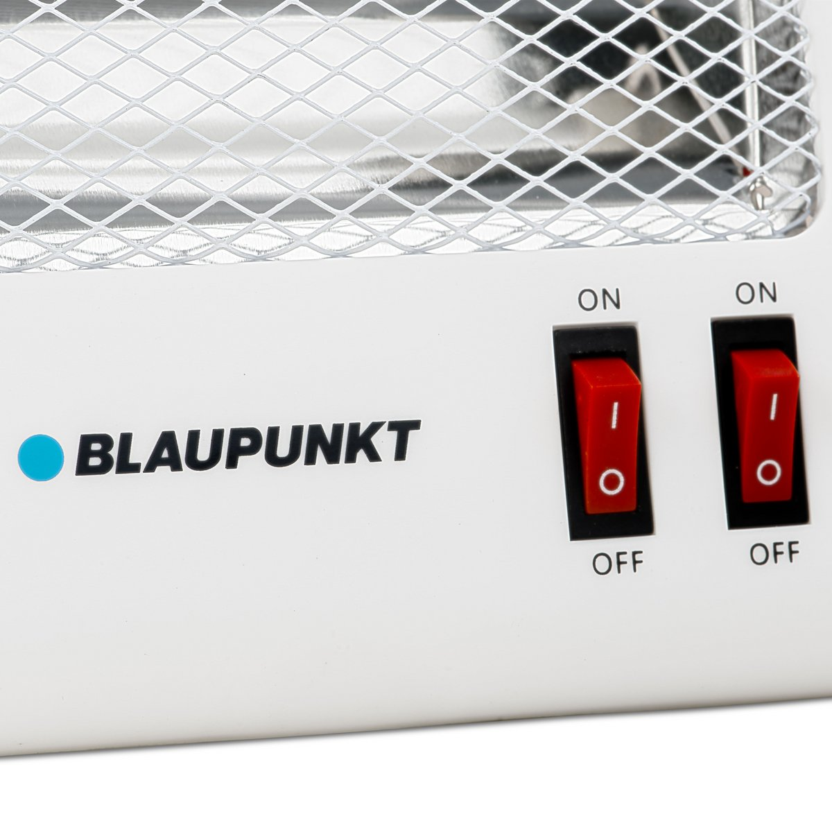 Primer plano de un calefactor blanco con dos interruptores rojo de encendido/apagado y el logo Blaupunkt.