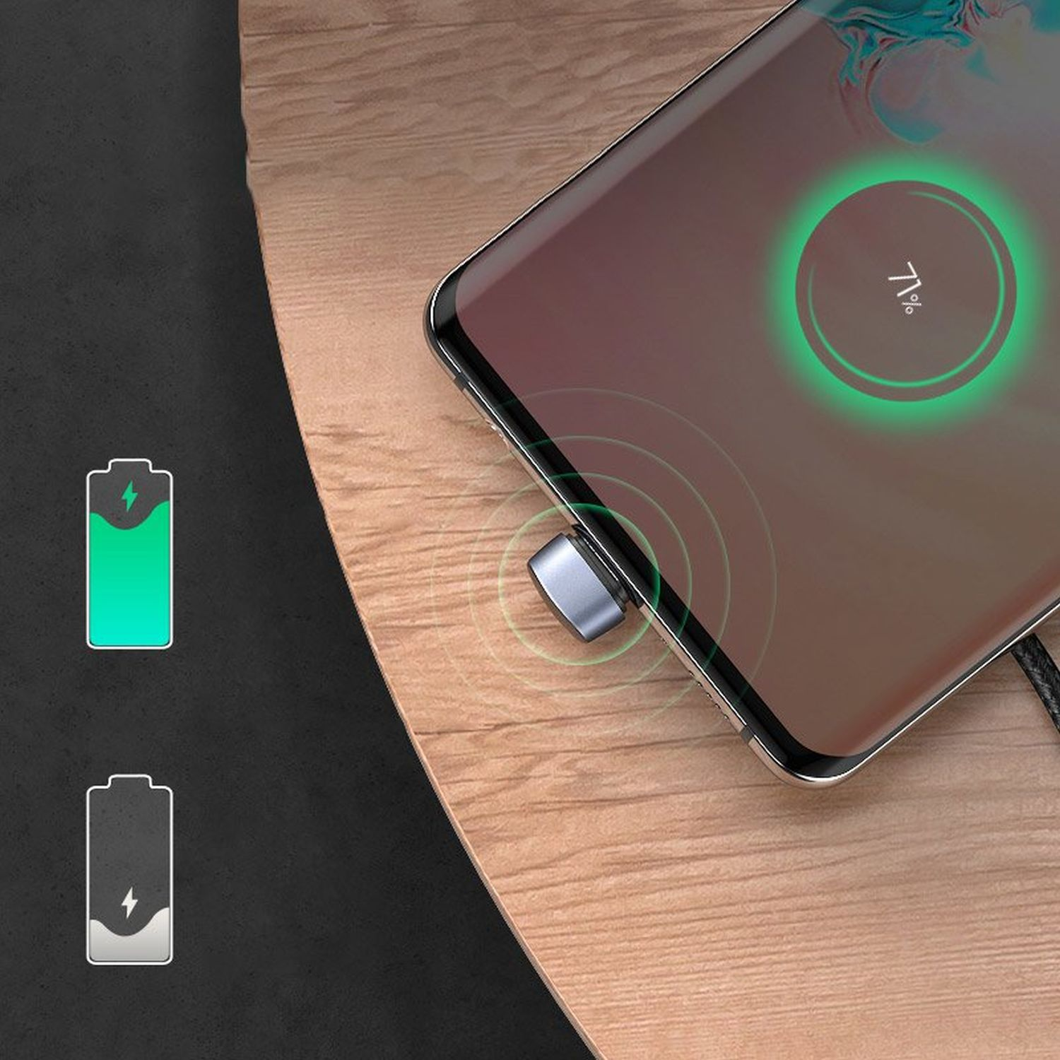 Ein Telefon, das drahtlos auf einem Holztisch geladen wird. Das Telefon zeigt 7 % geladen an.