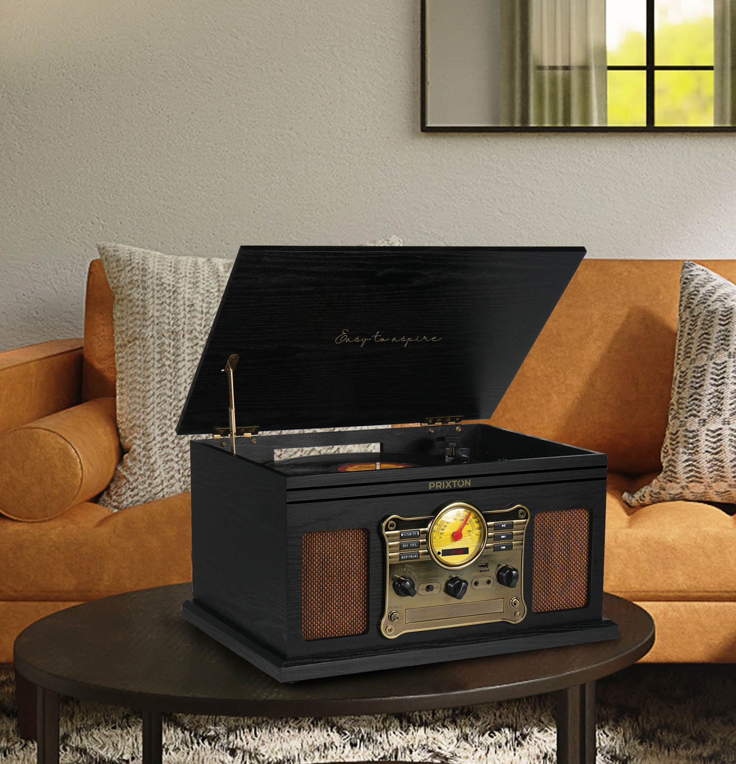 Czarny drewniany gramofon na stole, z otwartą pokrywą i płytą w środku.