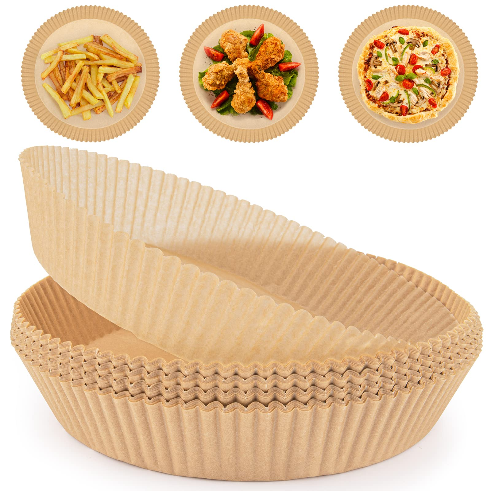 Braune Papier-Airfryer-Einlagen mit Lebensmittelproben: Pommes, Hähnchen und Pizza.