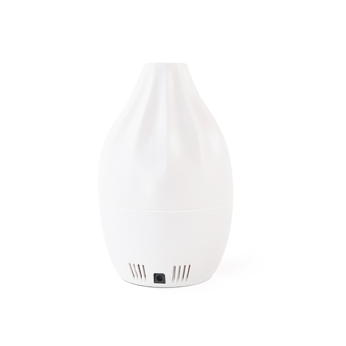 Un diffusore per aromaterapia bianco a forma di goccia, con prese d'aria e un ingresso di alimentazione sul fondo.