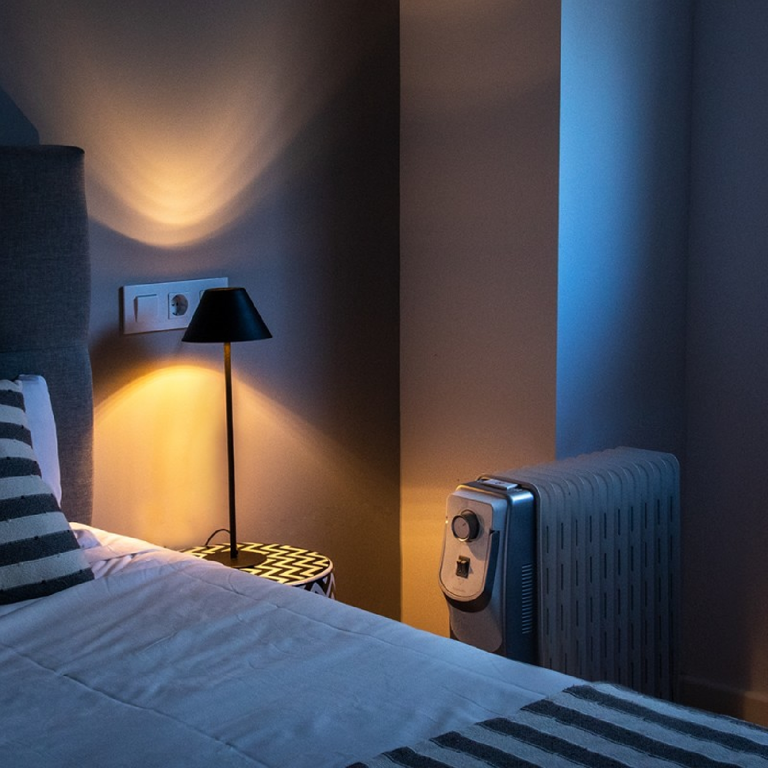 Grzejnik żeberkowy CECOTEC 05890 Biały