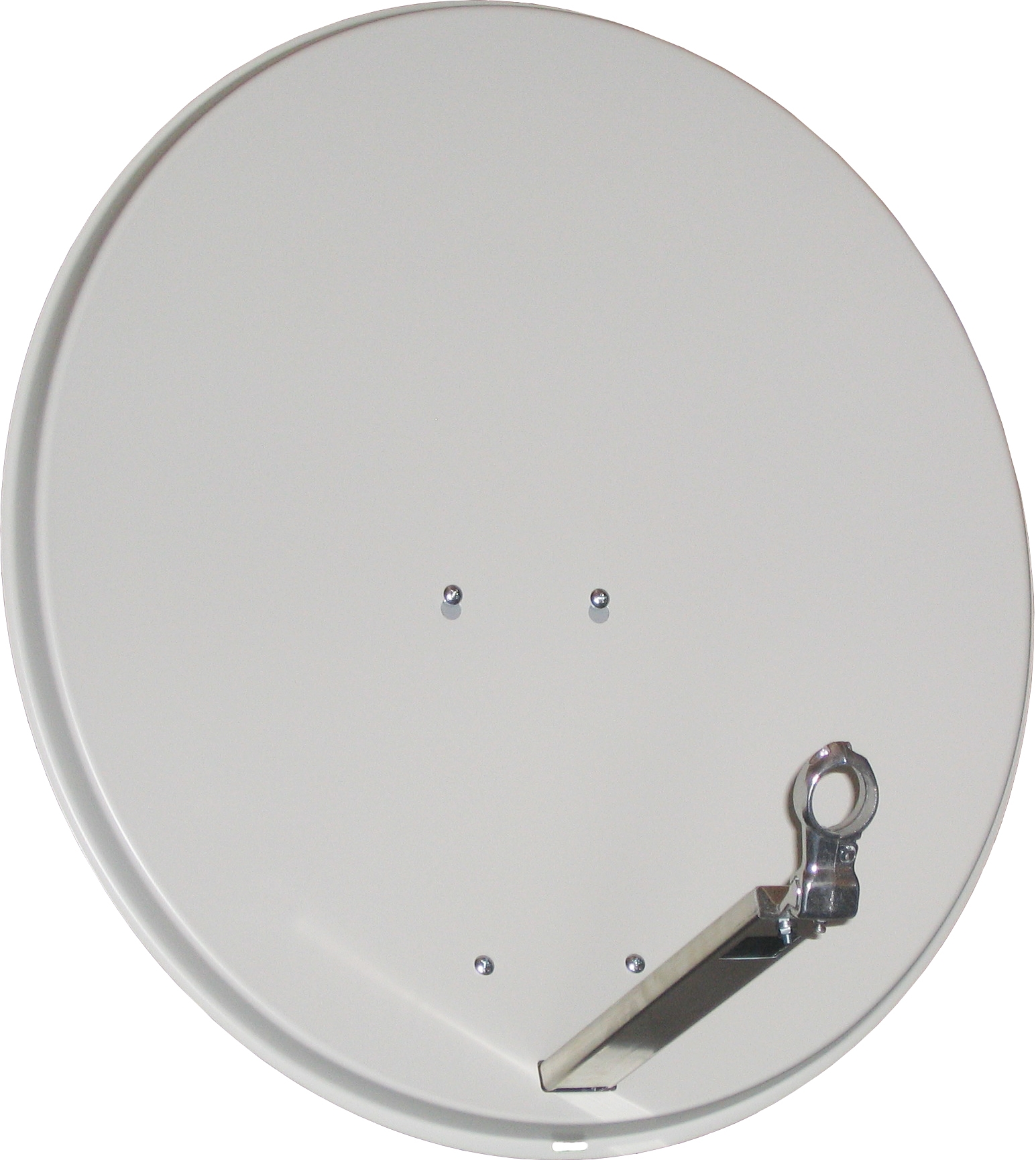 Eine weiße Satellitenschüssel mit Halterung und Befestigungsmaterial vor hellem Hintergrund.