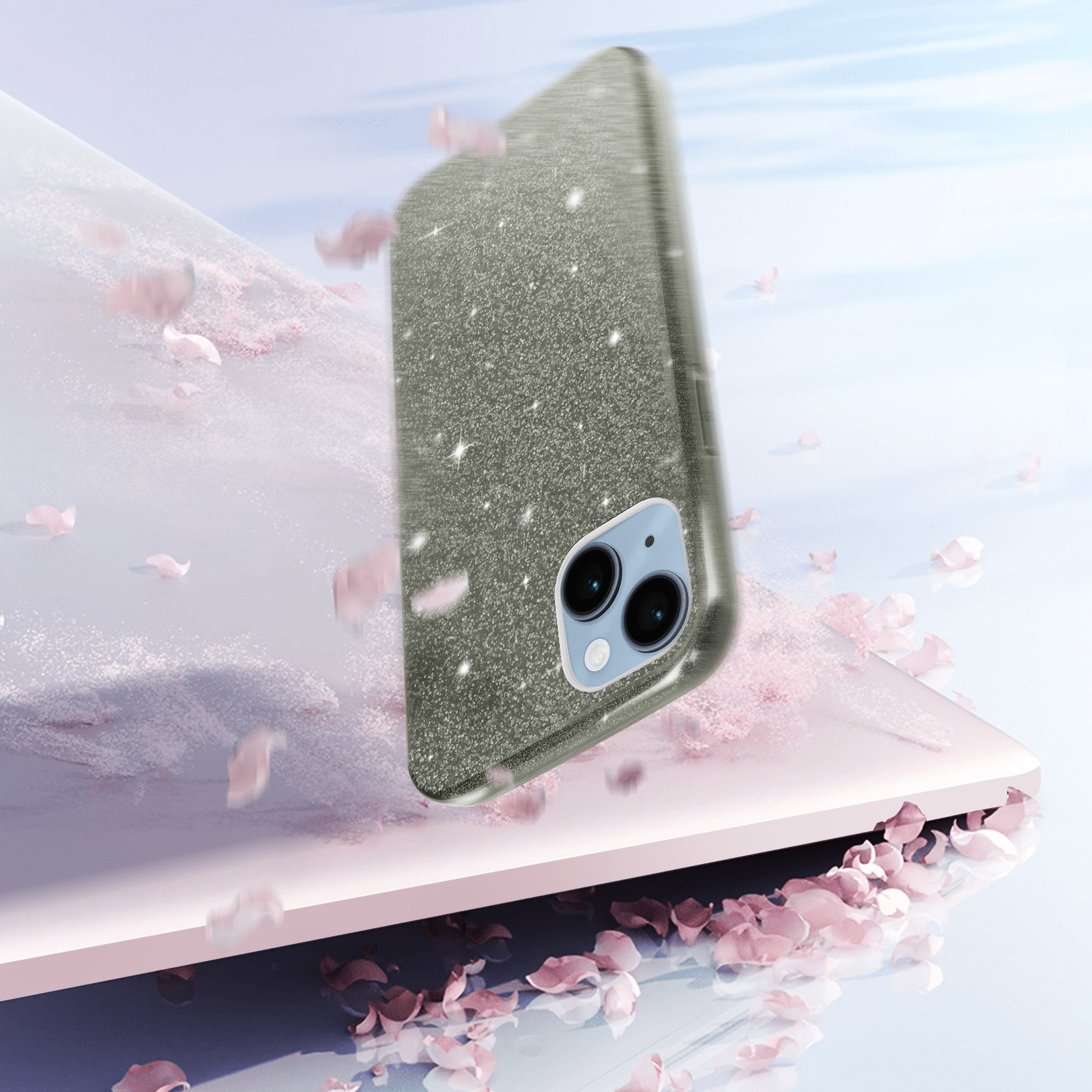 Custodia glitterata per telefono che fluttua con petali di rosa che cadono. La custodia ha fotocamera e bottoni.