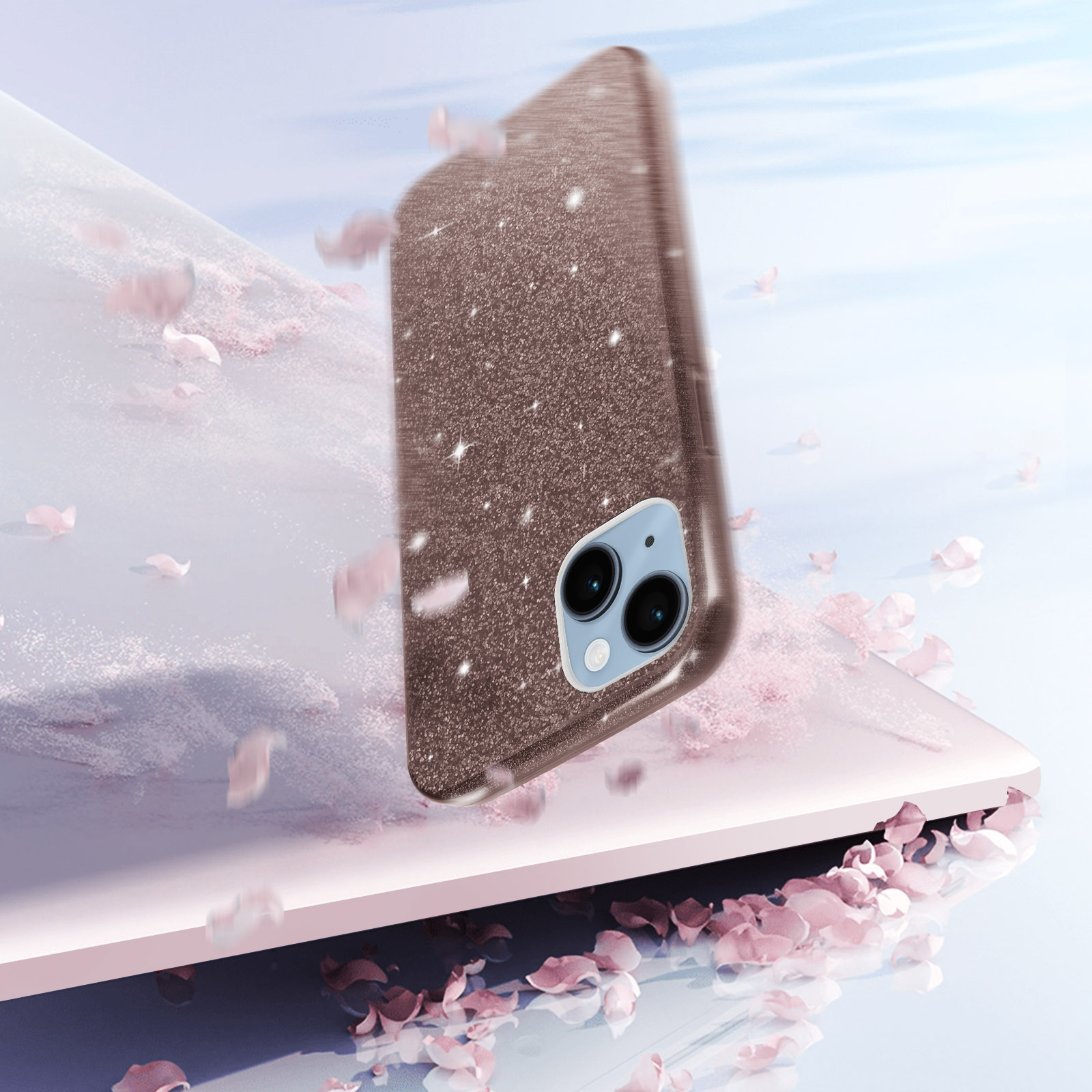 Telefoonhoesje met glitters, op een roze oppervlak, met een vage achtergrond.
