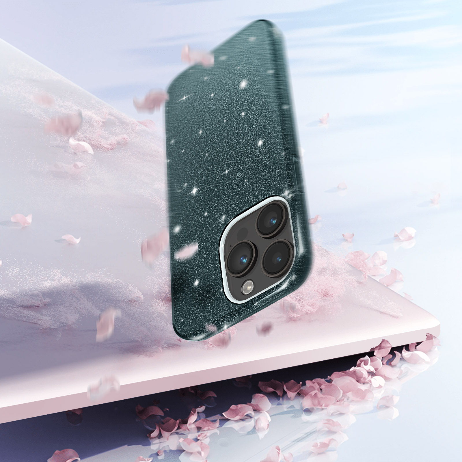 Custodia per telefono con design glitterato ed effetto caduta con petali rosa.