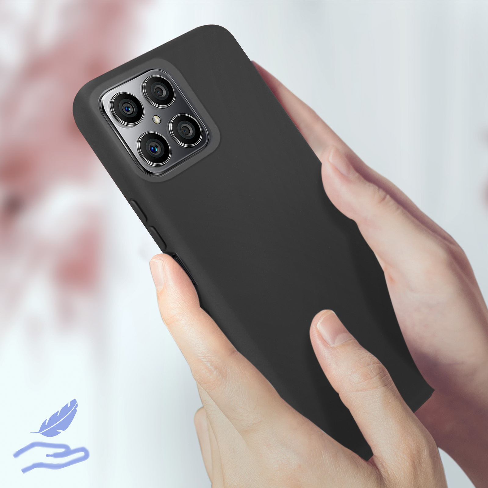 Custodia per telefono nera tenuta in mano. La custodia copre la parte posteriore e la fotocamera. Un'icona di piuma è nell'angolo.