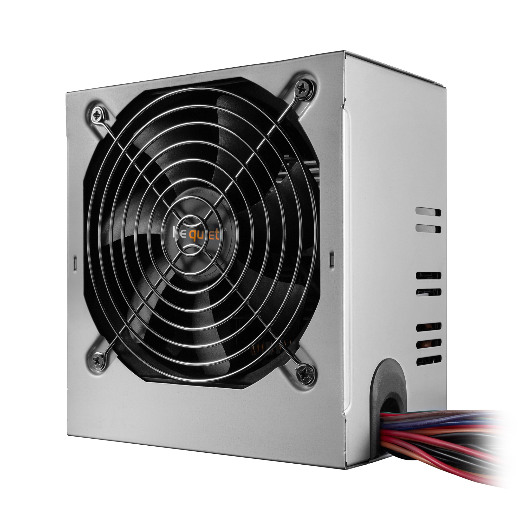Fuente de alimentación de computadora plateada con ventilador y cables.