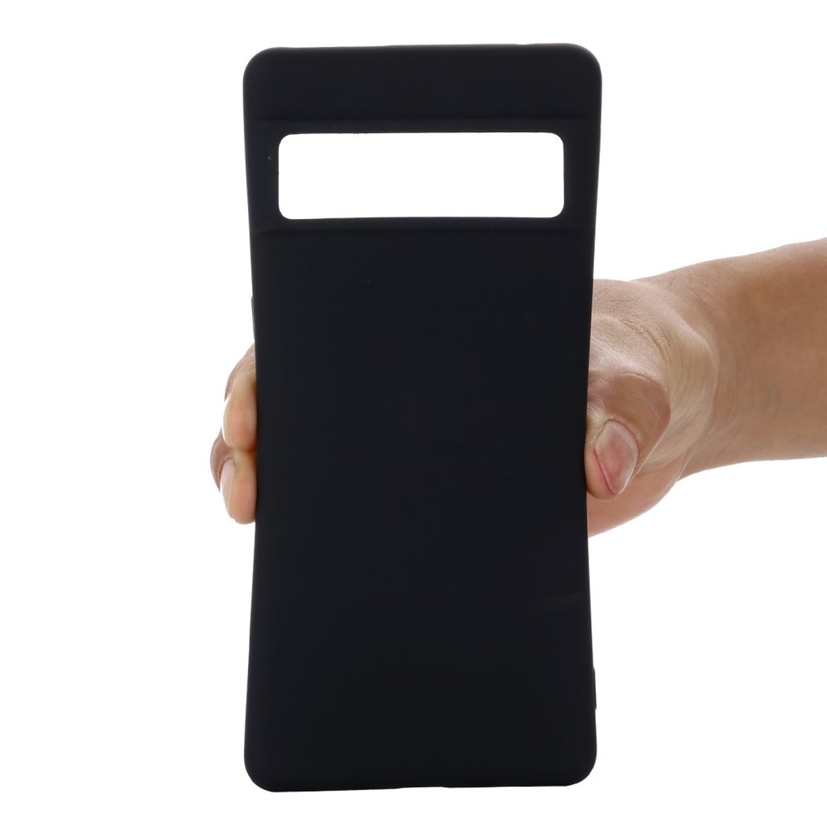 Eine schwarze Handyhülle wird von einer Hand vor weißem Hintergrund gehalten.