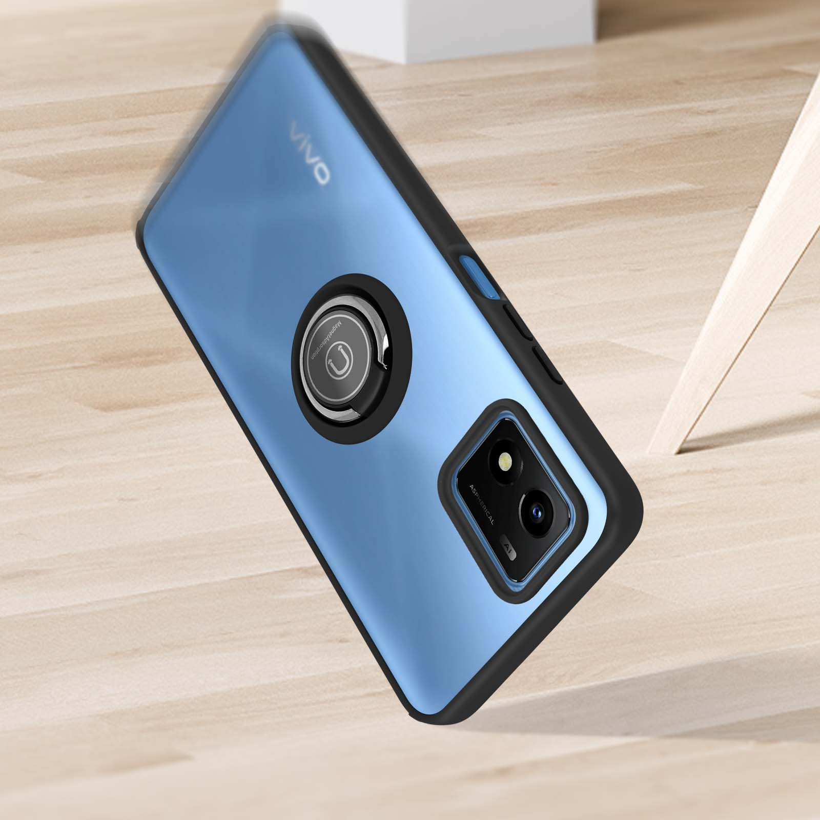 Custodia per telefono su una superficie di legno. È blu sul retro e ha un anello magnetico.