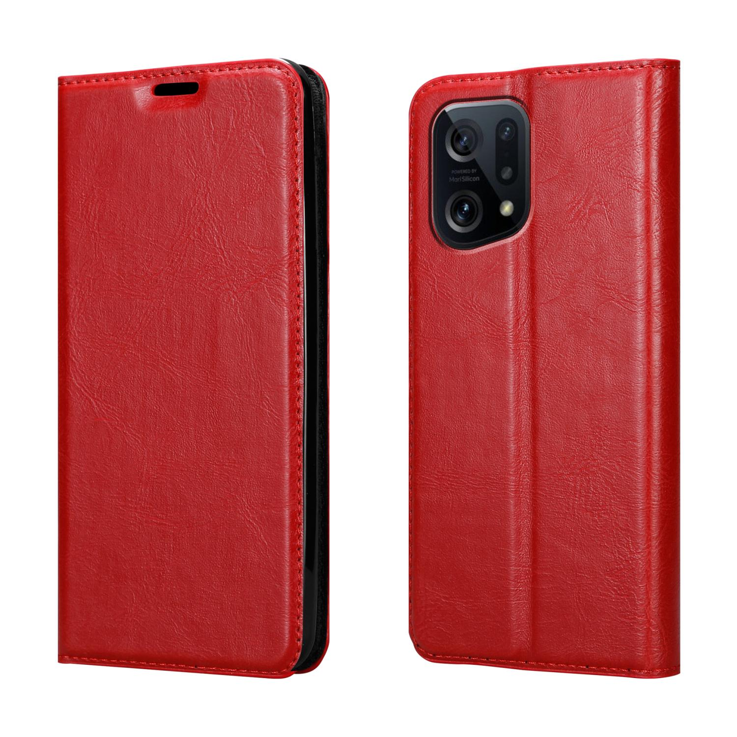 Funda de teléfono roja, abierta, mostrando la parte trasera del teléfono. La funda es similar al cuero. Costuras blancas visibles.