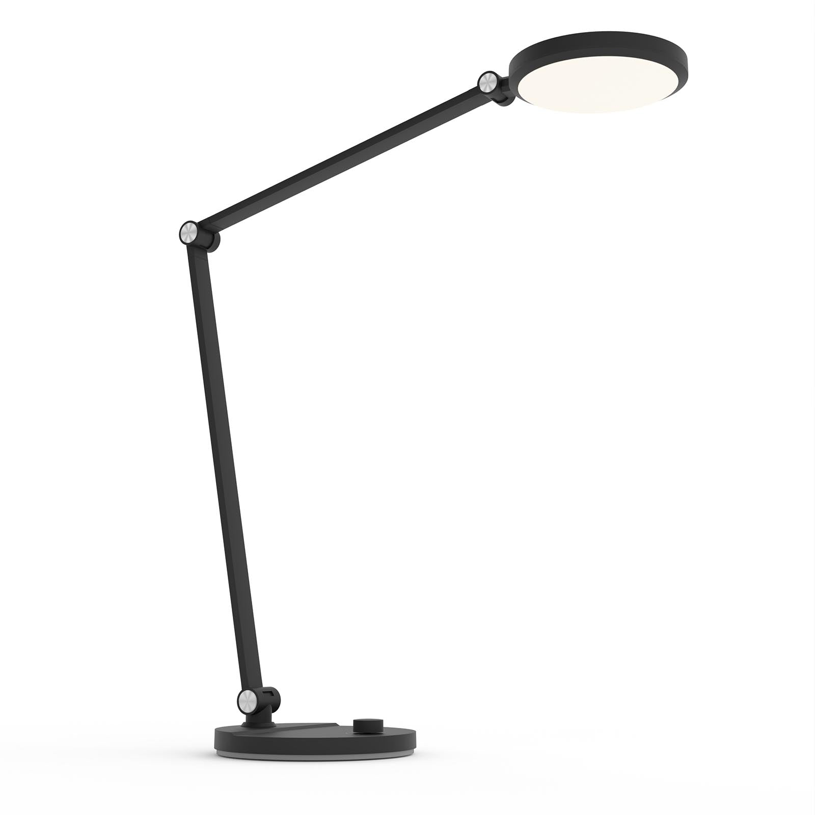 Schwarze, verstellbare Schreibtischlampe mit rundem Leuchtkopf und Sockel. Auf weißer Oberfläche.