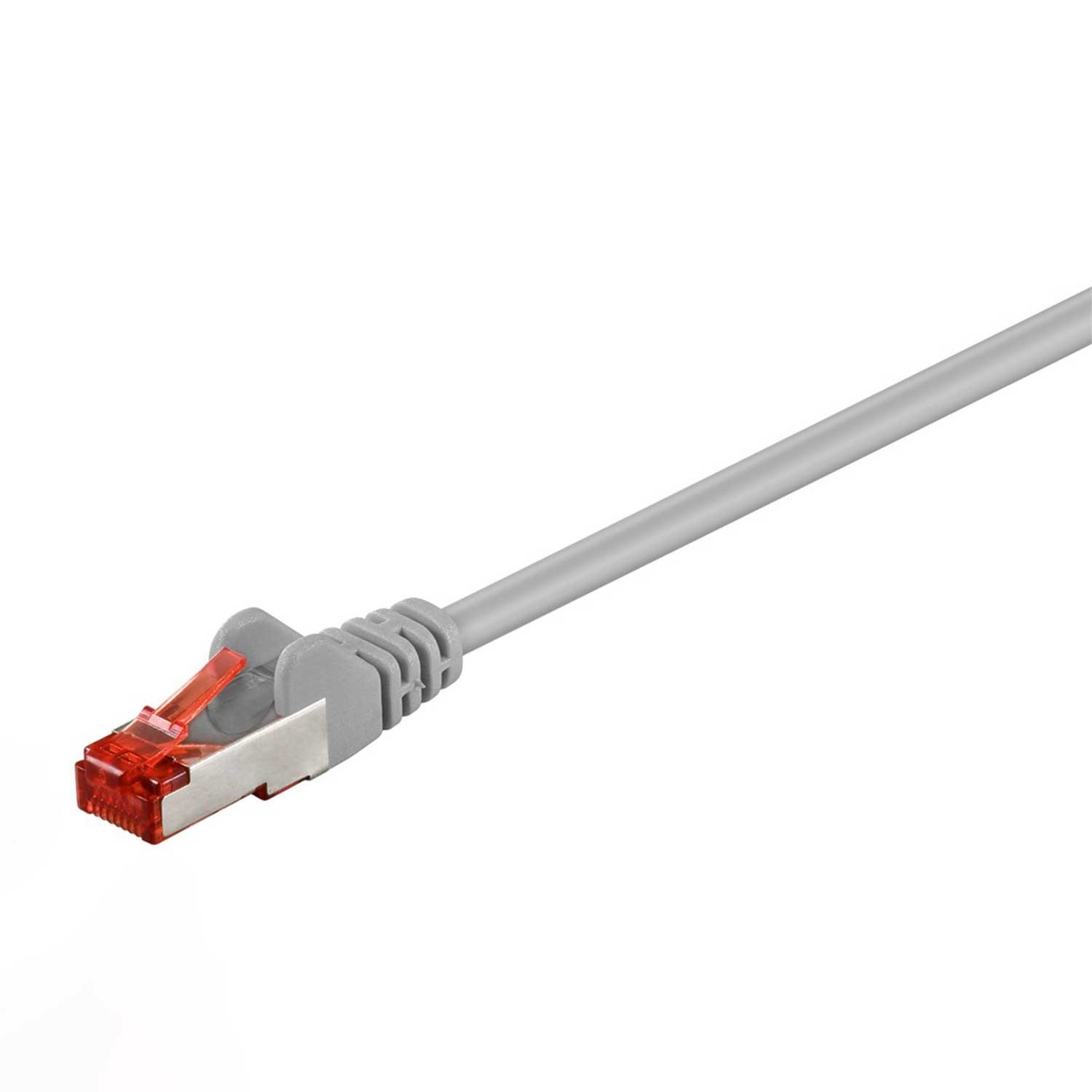 Grijze ethernetkabel met rode en zilveren connector op witte achtergrond. Schuine weergave.