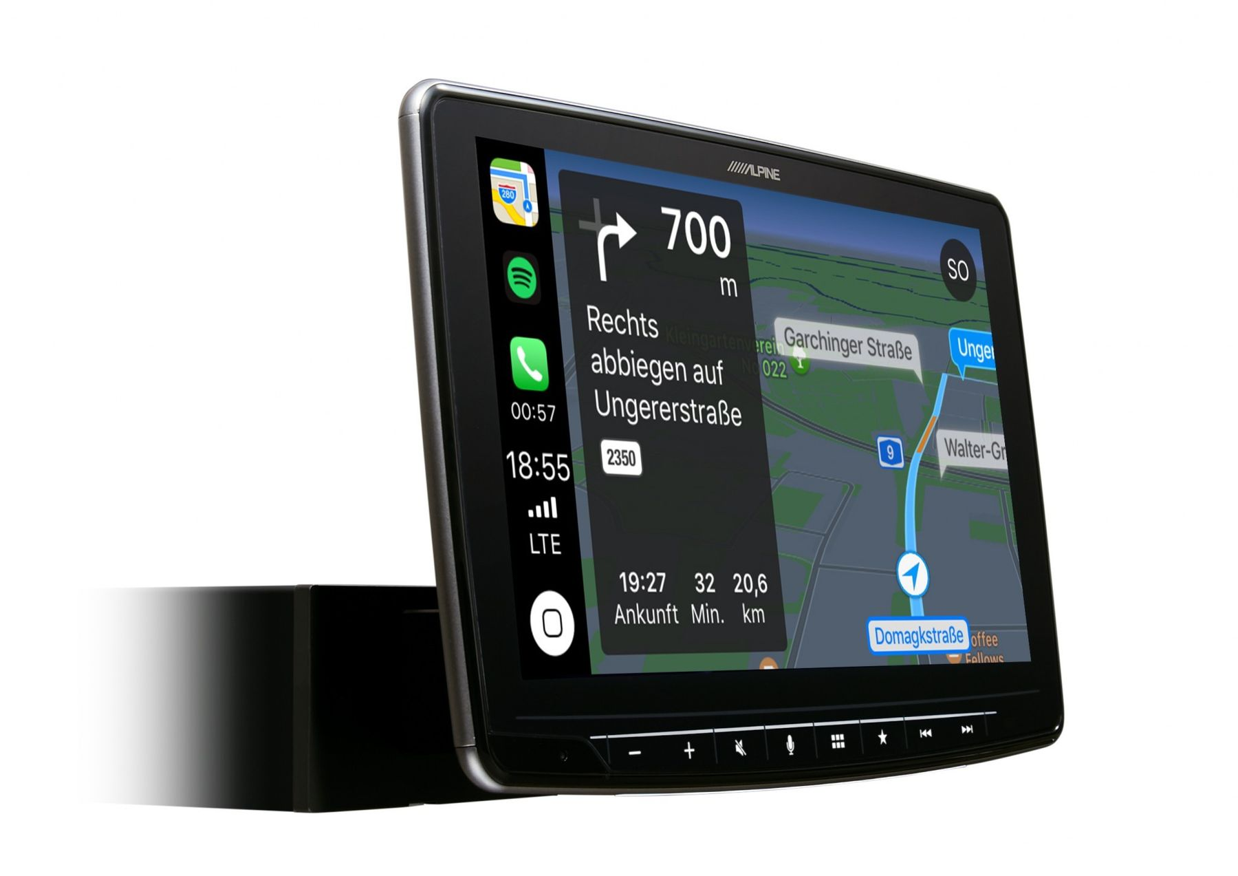 Ein Auto-Navigationsbildschirm mit Karte und Navigationsinfo. Der Bildschirm vor weißem Hintergrund.