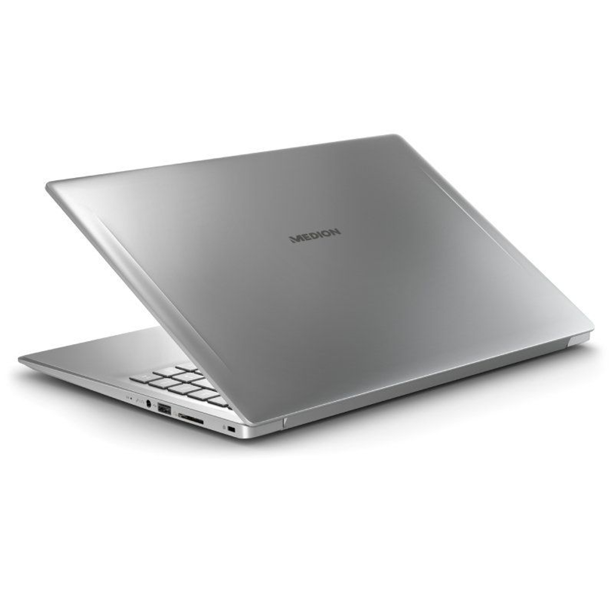 Silberner Laptop, teilweise geöffnet, schräge Ansicht. Medion-Logo sichtbar. Weißer Hintergrund.
