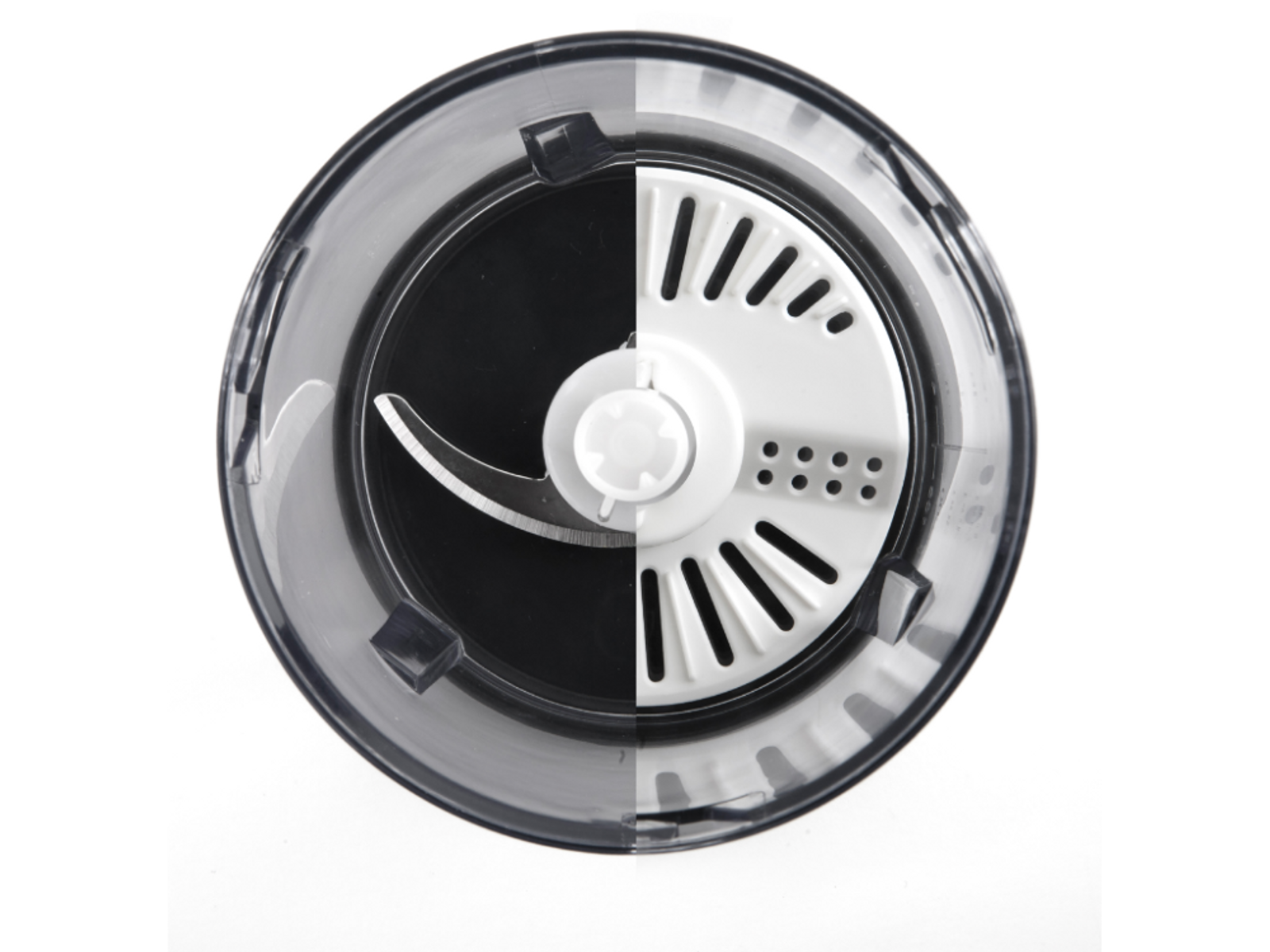 Componenti interni del tritatutto. Bianco e nero. Lame e disco bianco con fori.