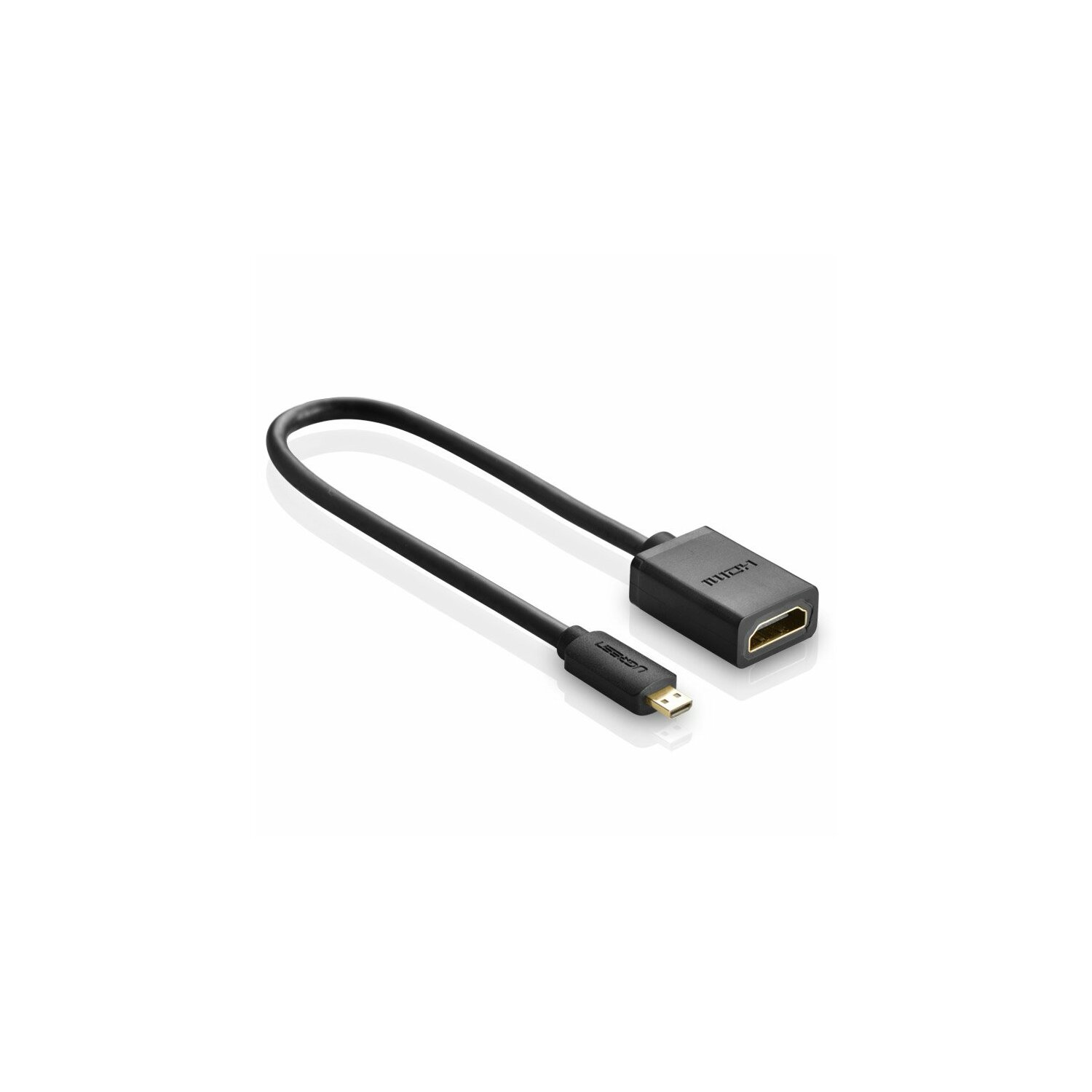 Schwarzes HDMI-zu-Micro-USB-Kabel, das auf einer weißen Oberfläche liegt. Das HDMI-Ende ist schwarz, das andere Micro-USB.