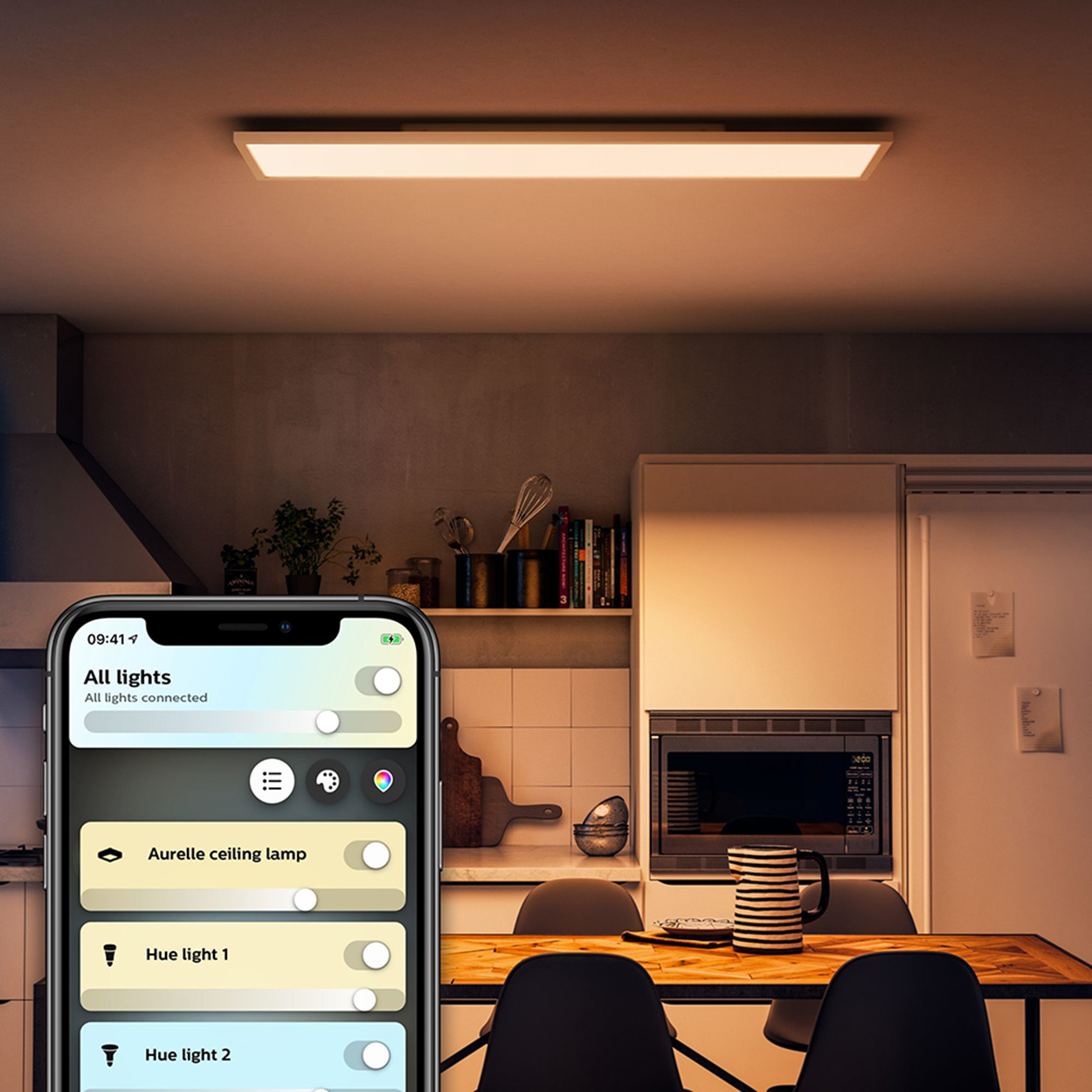 Téléphone avec application domotique, lumières, table, plafonnier. La pièce est éclairée.