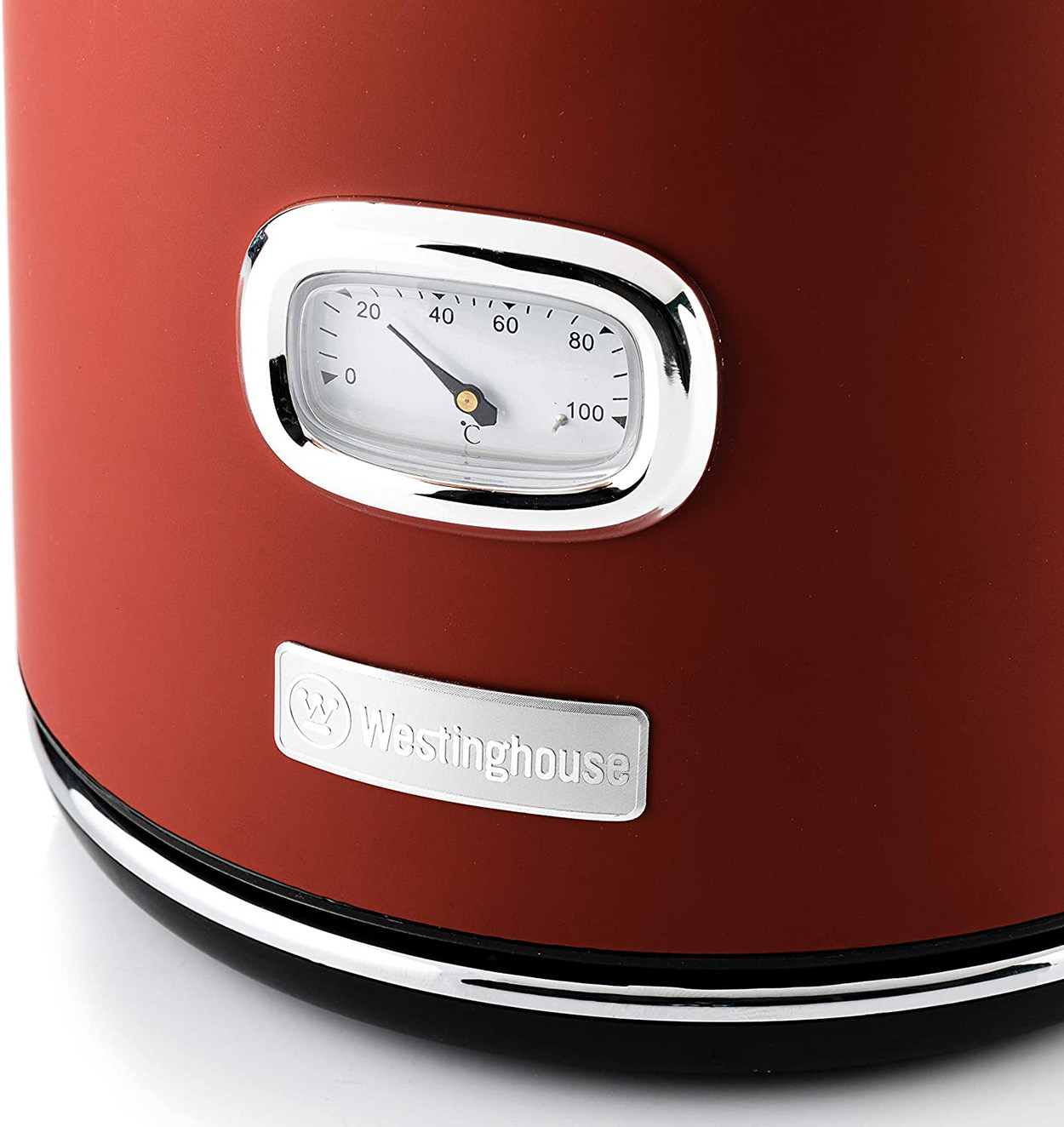 Roter Wasserkocher mit Thermometer. Thermometer zeigt die Temperatur in Celsius an. Westinghouse-Logo darauf.