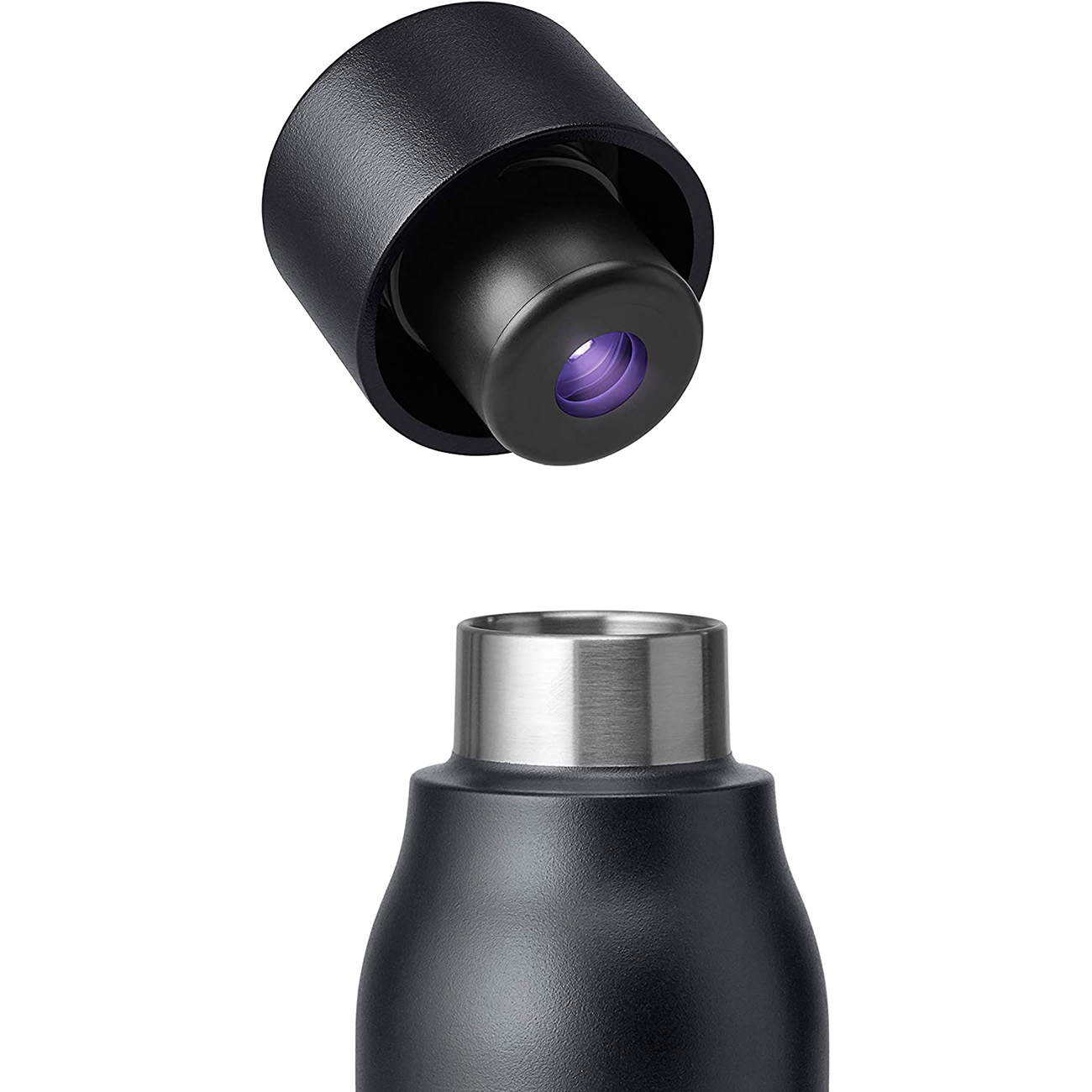 Eine schwarze Wasserflasche, mit abgenommenem Deckel.