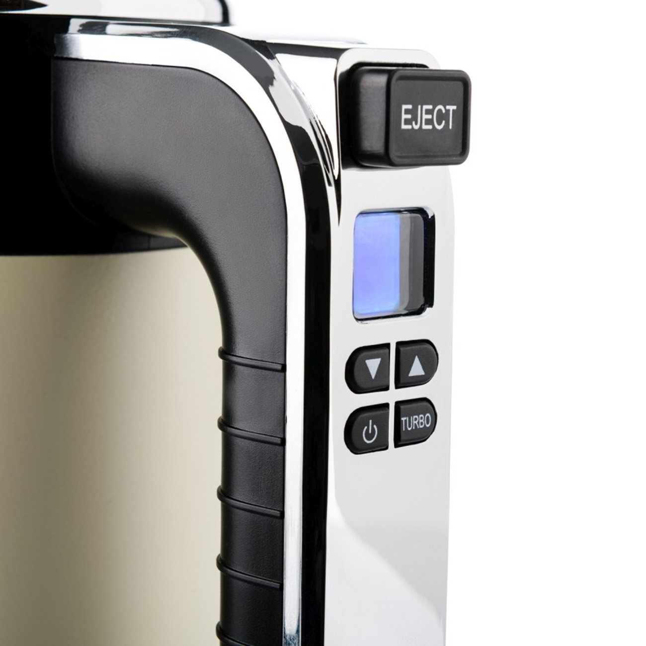 Nahaufnahme des Bedienfelds eines Mixers mit Tasten: EJECT, Ein/Aus, Pfeile nach oben und unten, und TURBO.